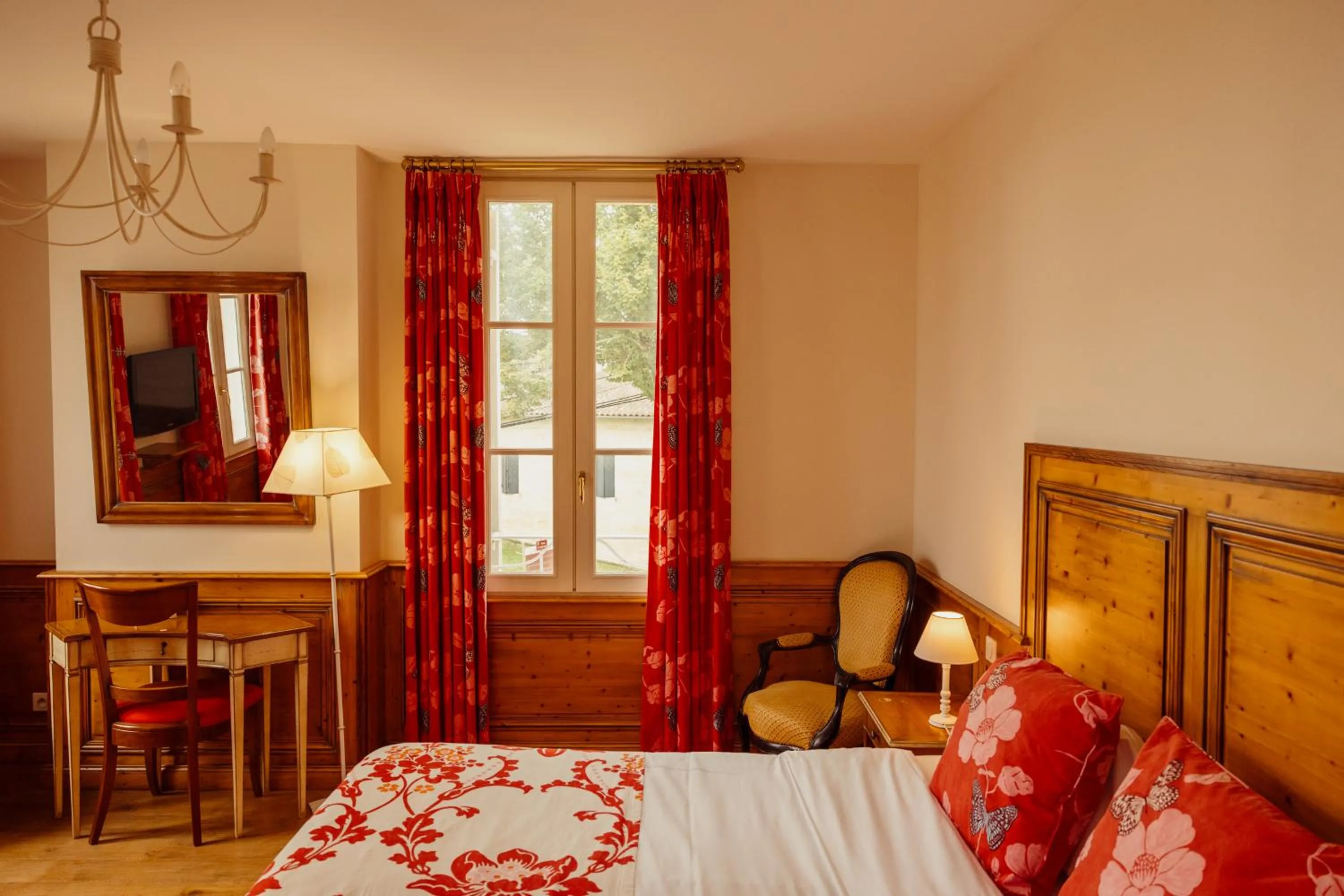 Deluxe Room in Villa Héloïse Hôtel de Charme