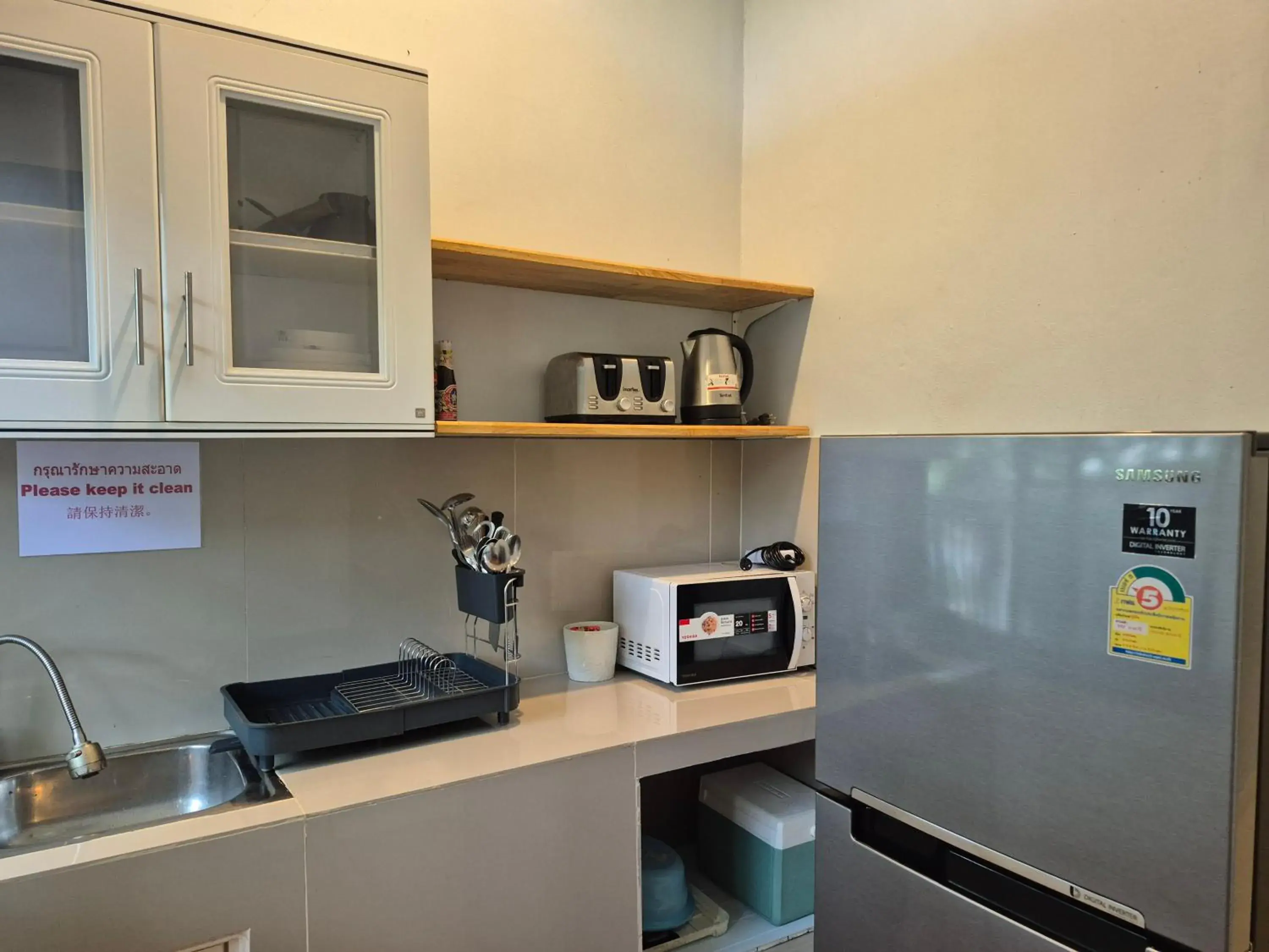 Coffee/tea facilities in Samed Your House Family Room Coffee/tea facilities in Samed Your House Family Room