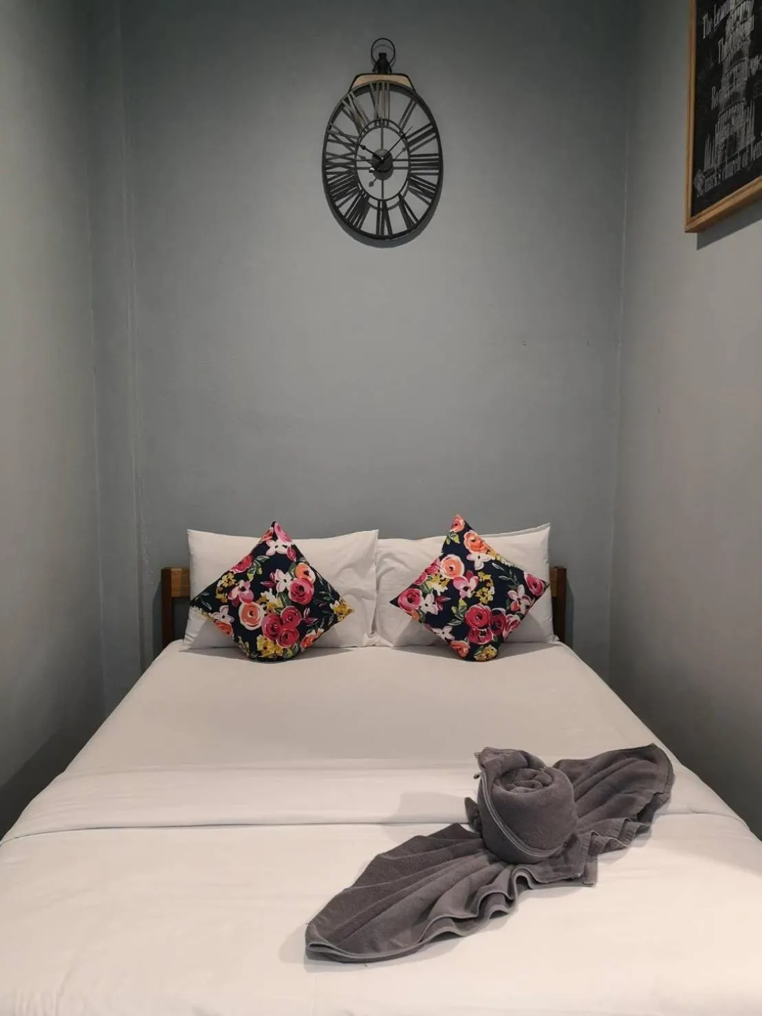 Photo of the whole room, Bed in Samed Your House Family Room