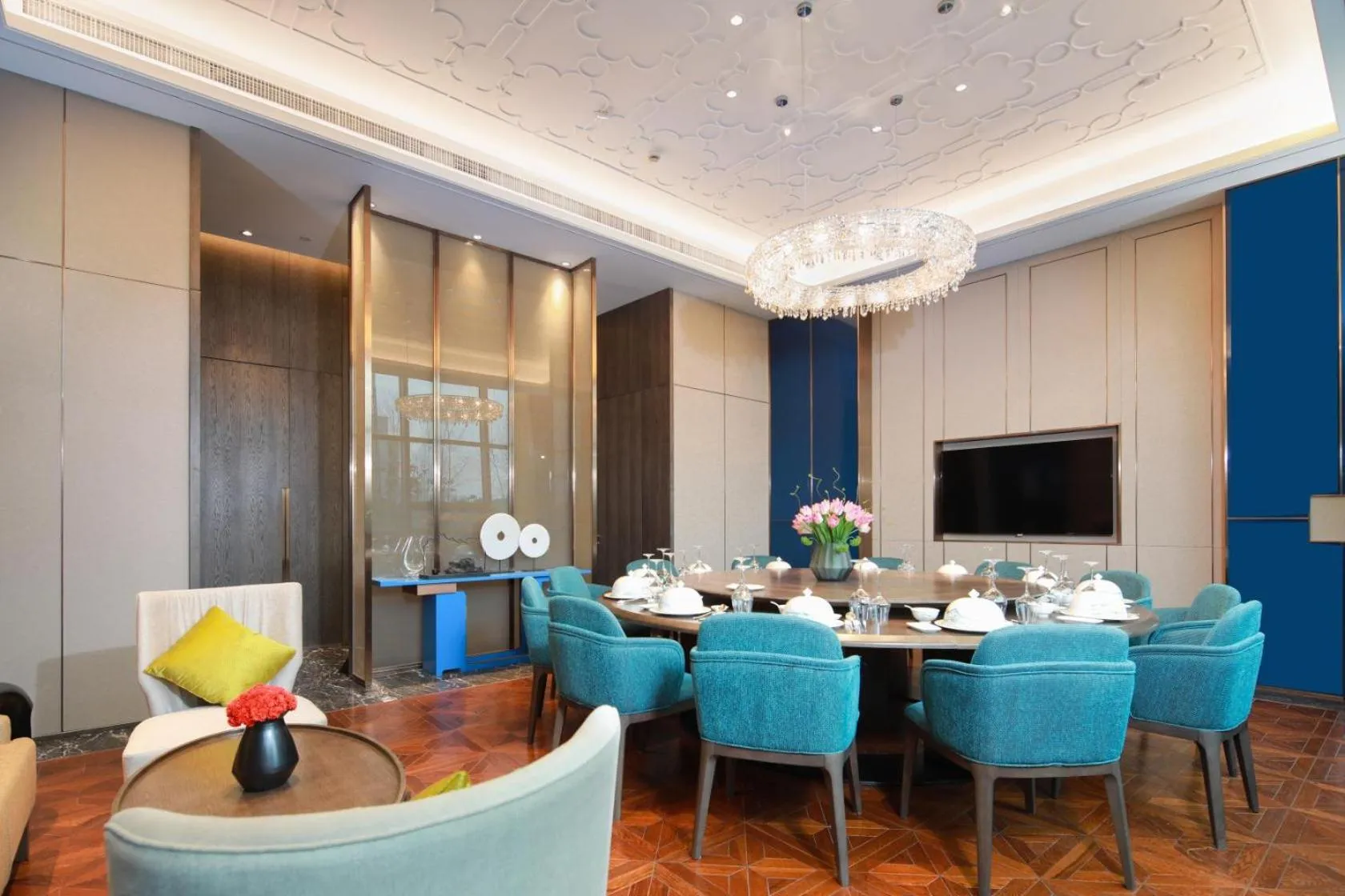 Restaurant/places to eat in Auto City Ruili Hotel