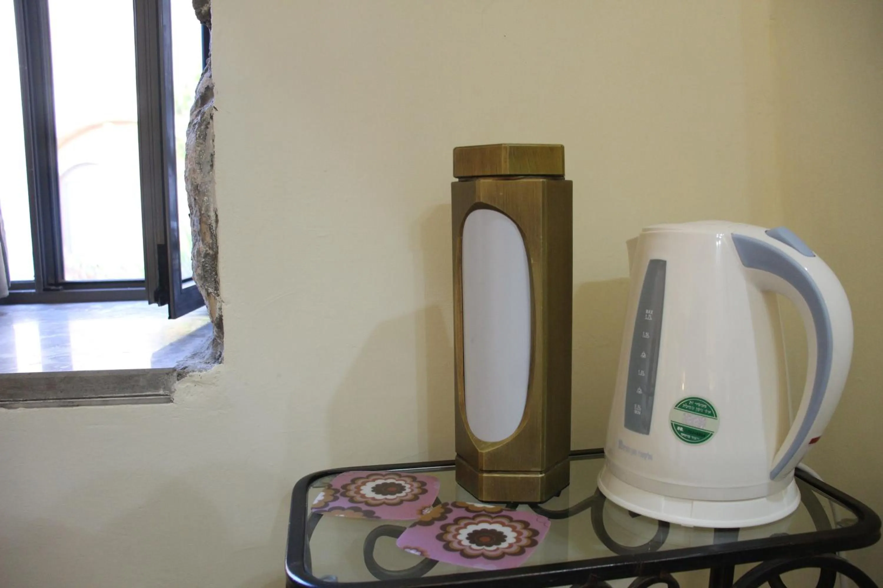 Coffee/tea facilities in Artists' Colony Inn Zefat