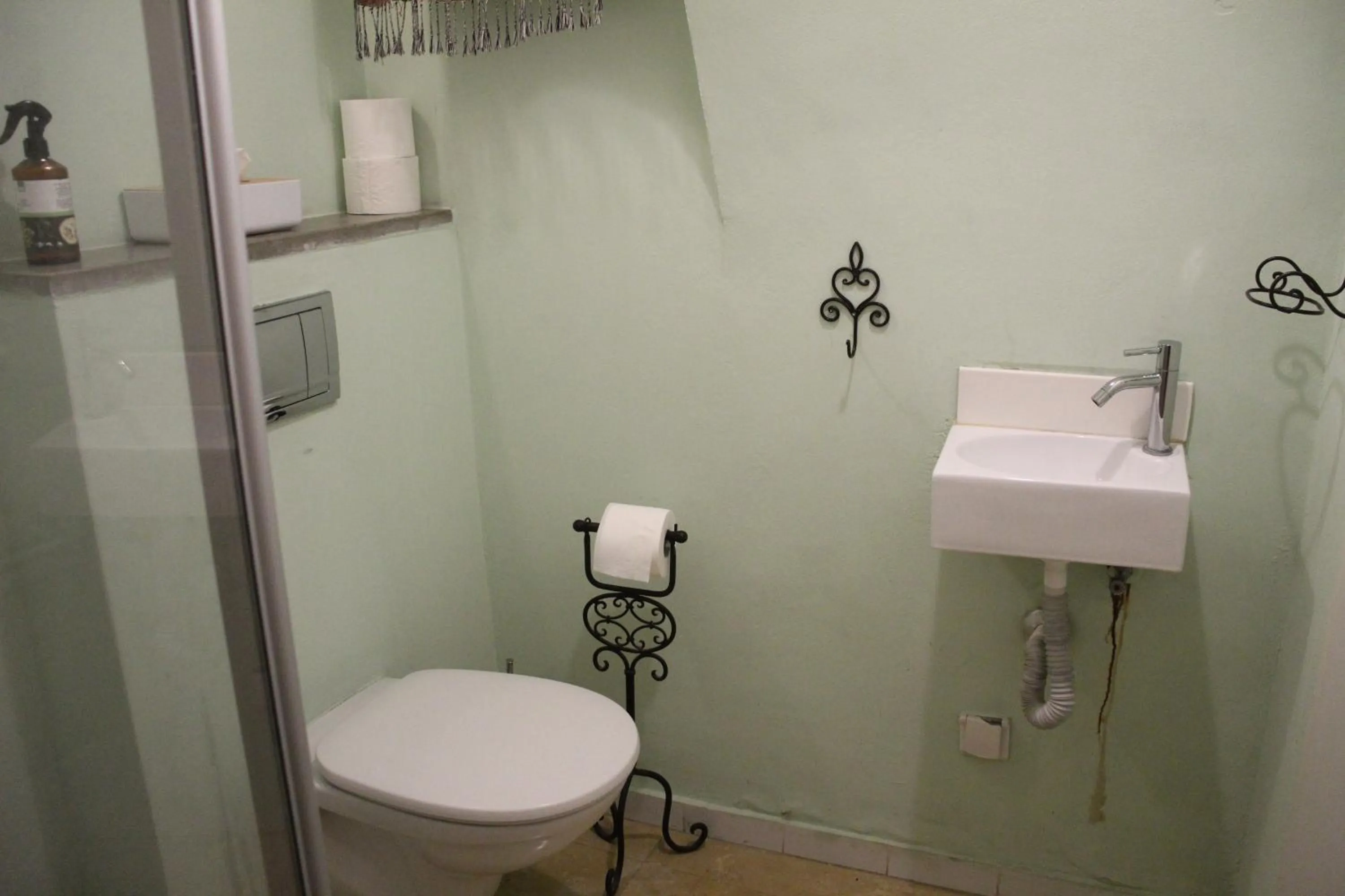 Bathroom in Artists' Colony Inn Zefat