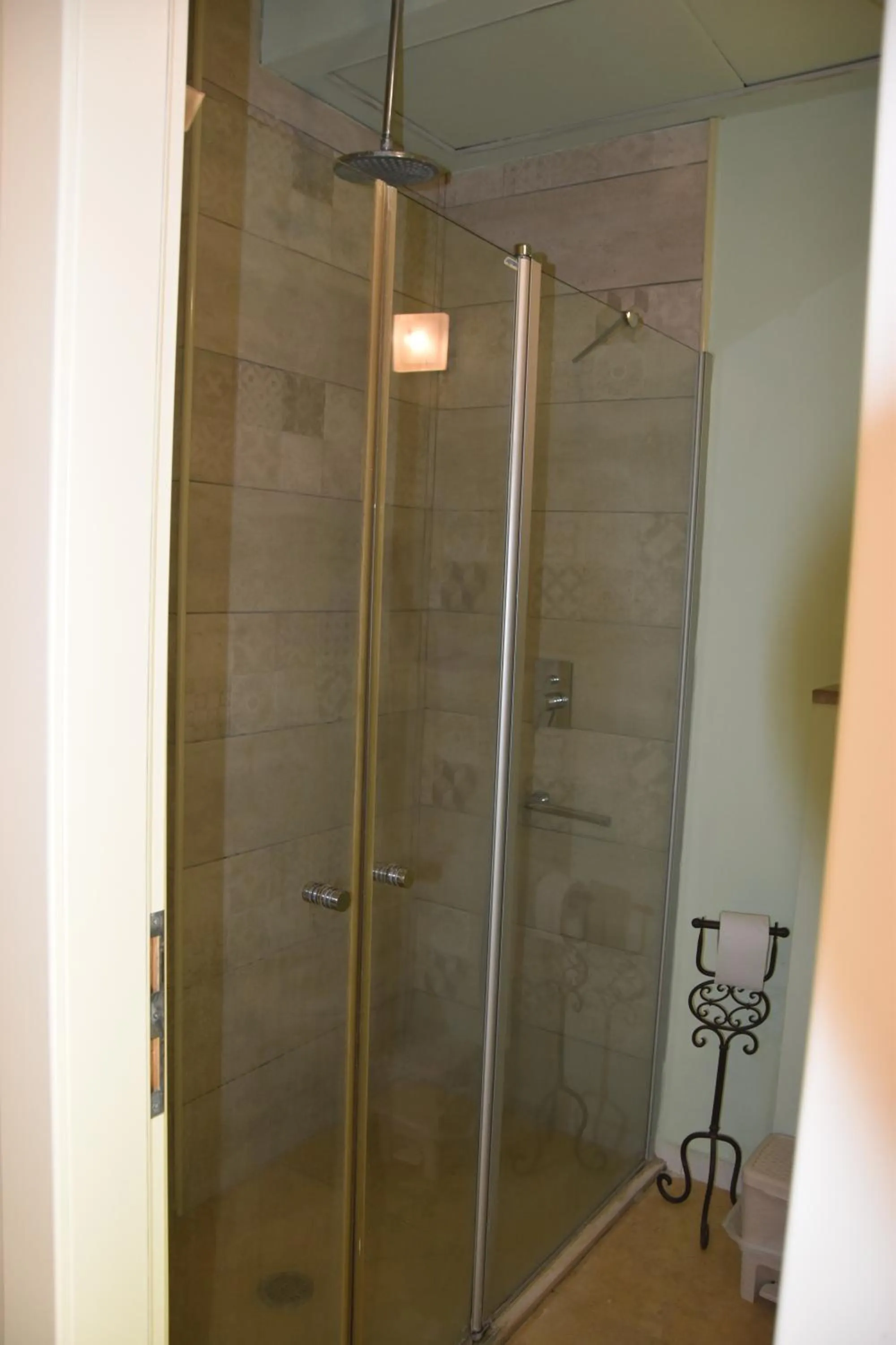 Shower in Artists' Colony Inn Zefat