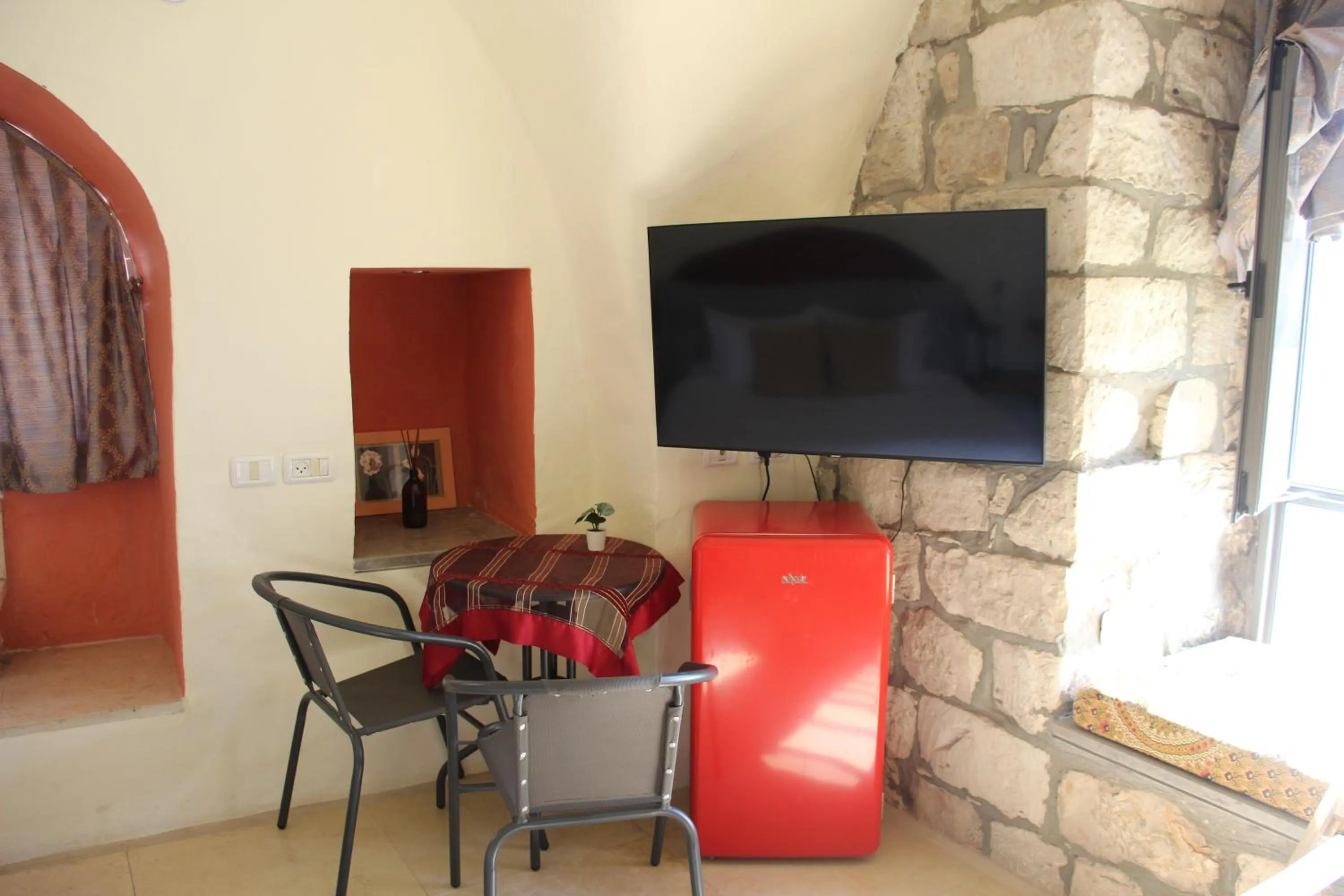 TV and multimedia in Artists' Colony Inn Zefat