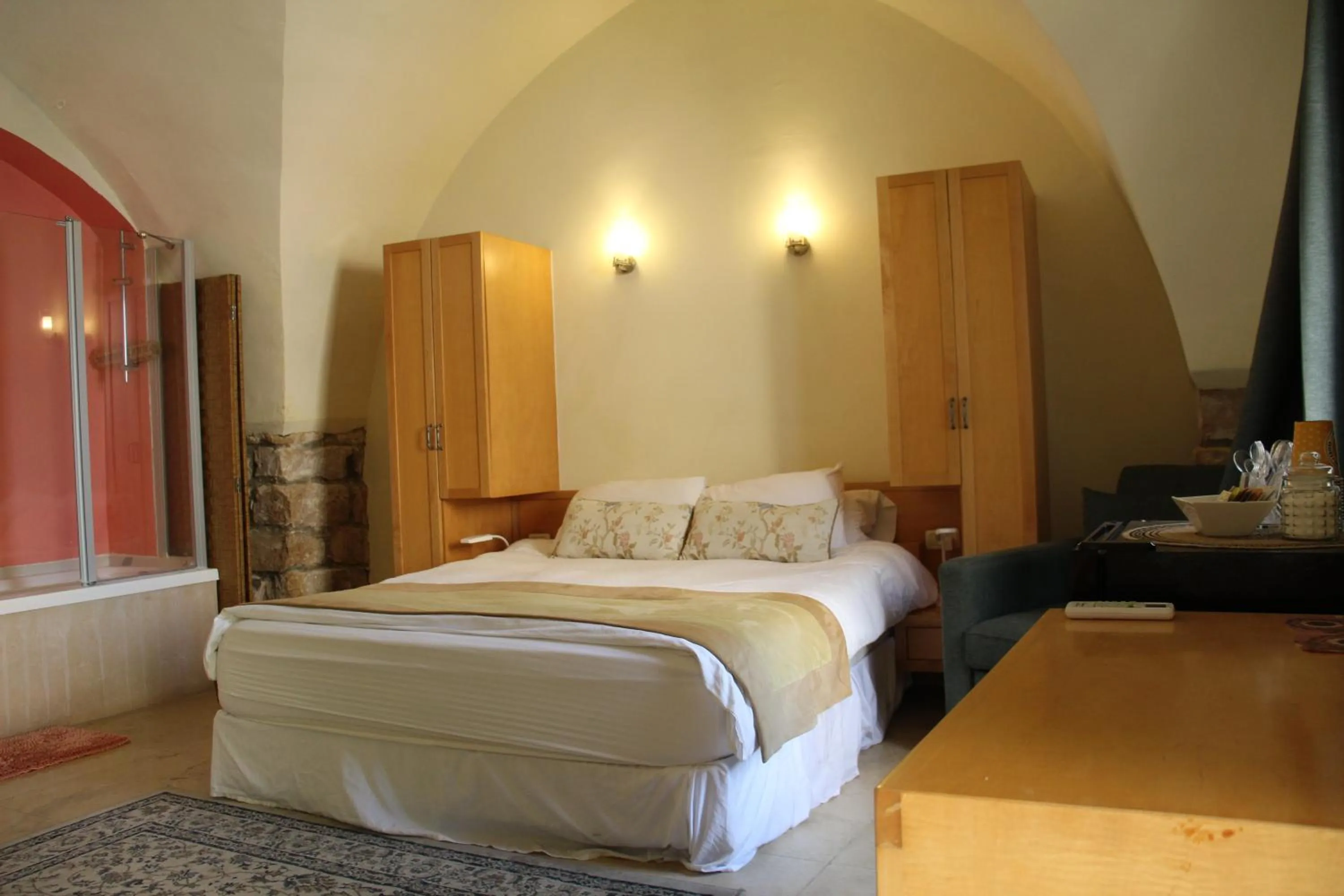 Bed in Artists' Colony Inn Zefat