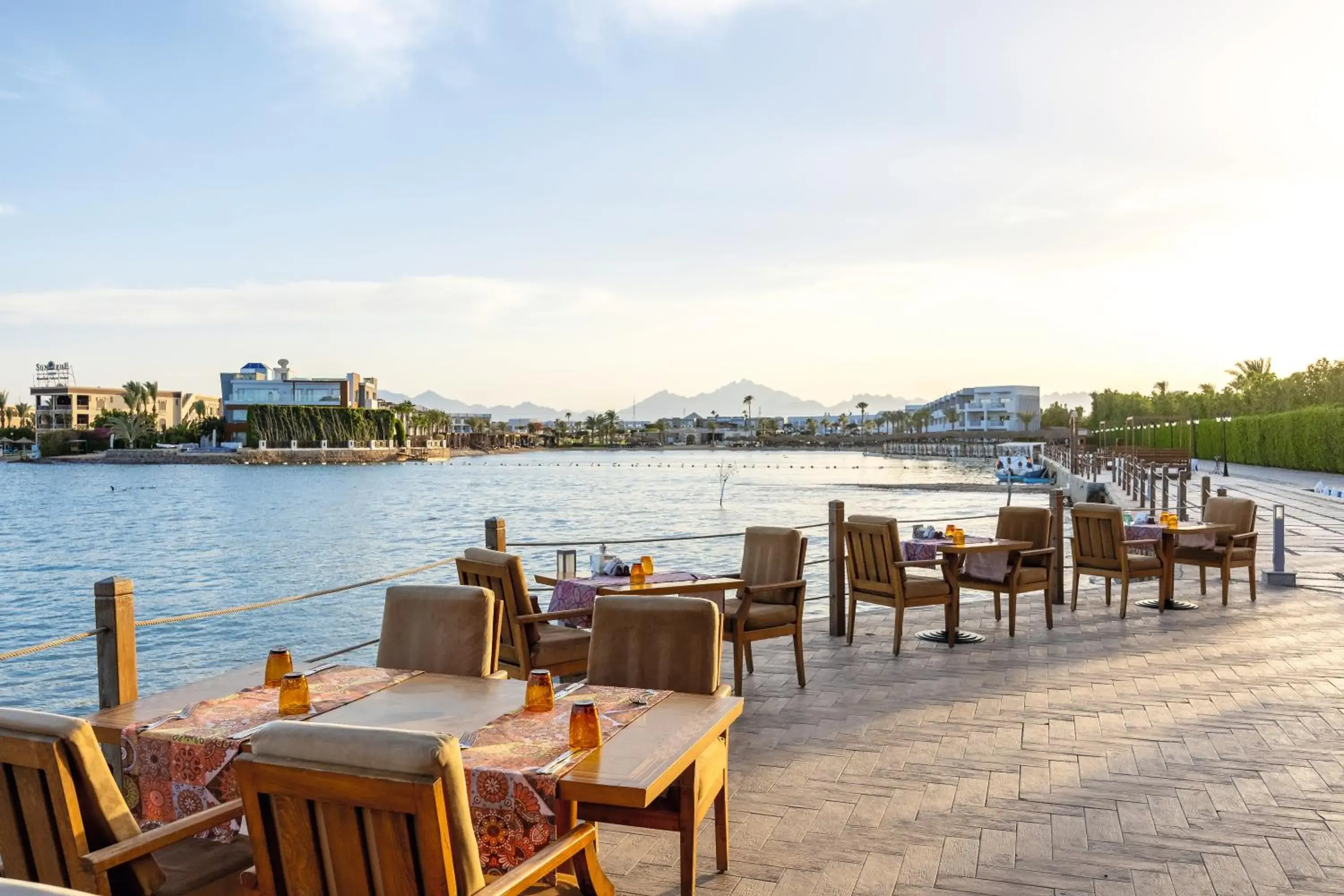 Restaurant/places to eat in Sunrise Crystal Bay Resort -Grand Select Restaurant/places to eat in Sunrise Crystal Bay Resort -Grand Select