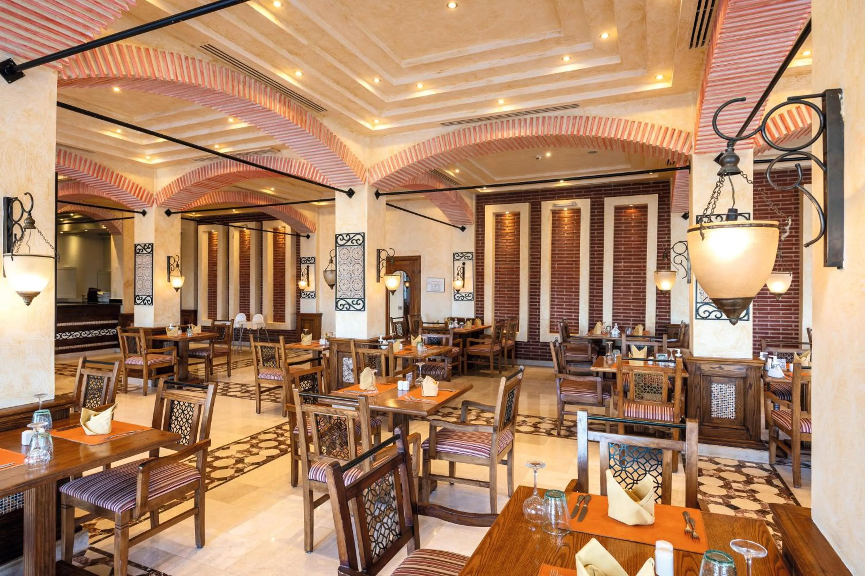 Restaurant/places to eat in Sunrise Crystal Bay Resort -Grand Select