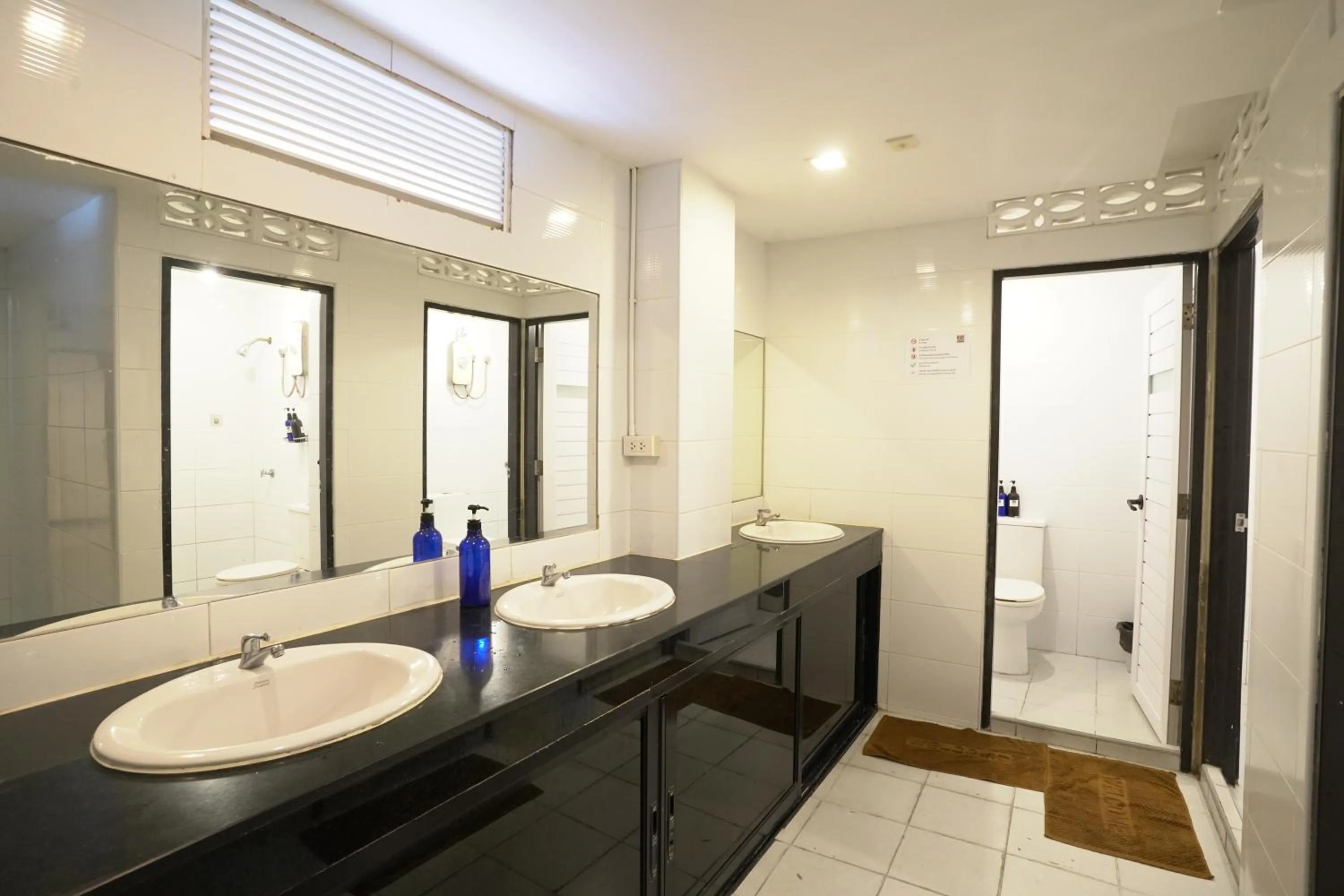 Shower in Cubic Bed Pratunam