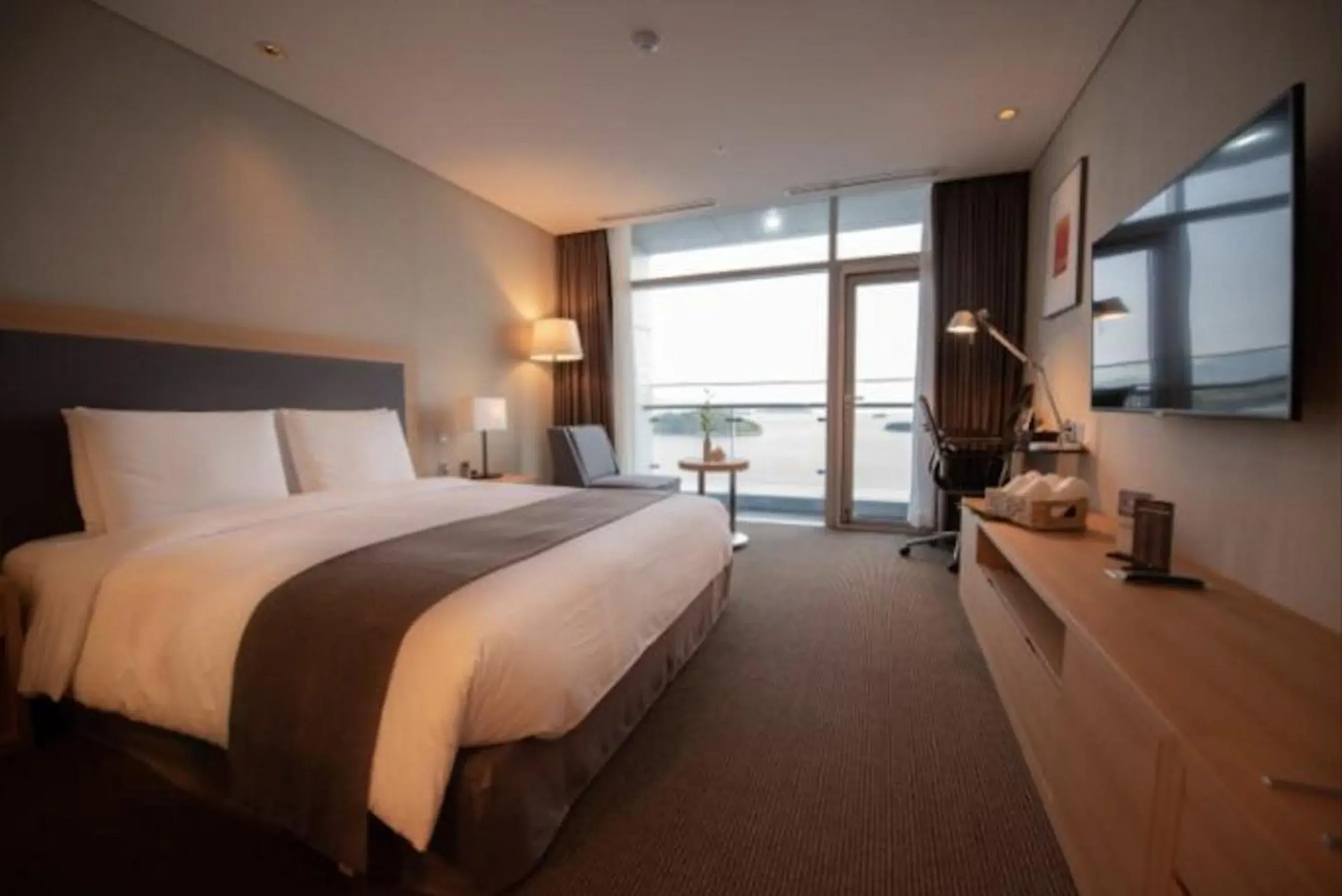 Bedroom, Bed in Hidden Bay Hotel Bedroom, Bed in Hidden Bay Hotel