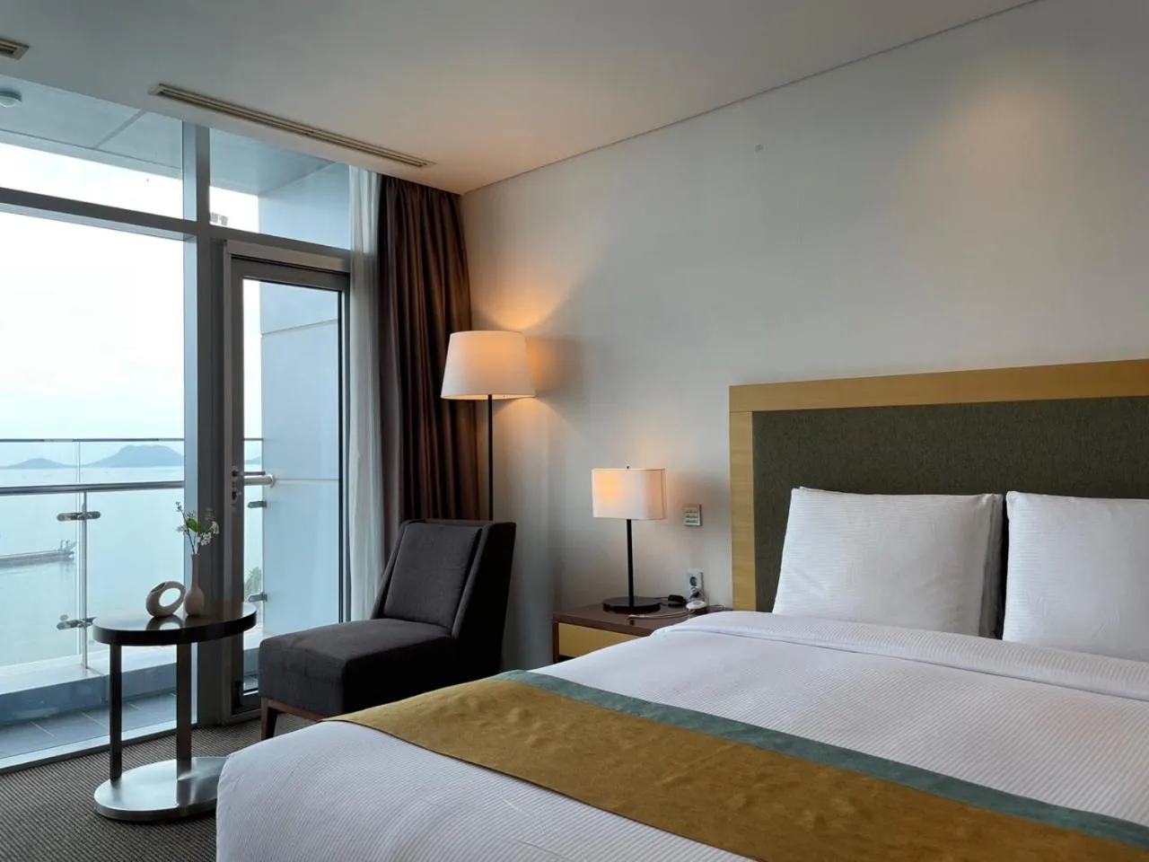 Sea view, Bed in Hidden Bay Hotel