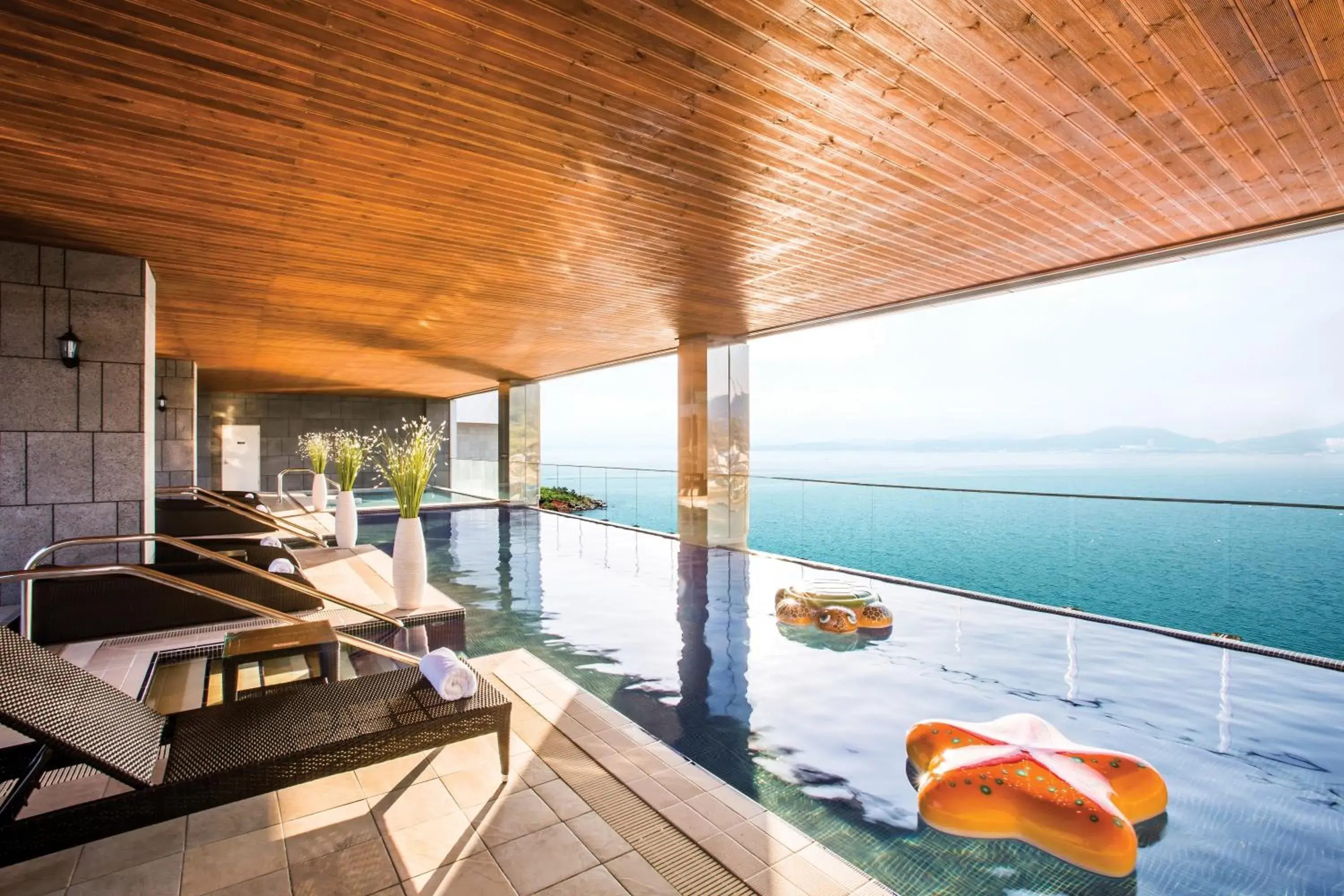 Swimming pool in Hidden Bay Hotel Swimming pool in Hidden Bay Hotel