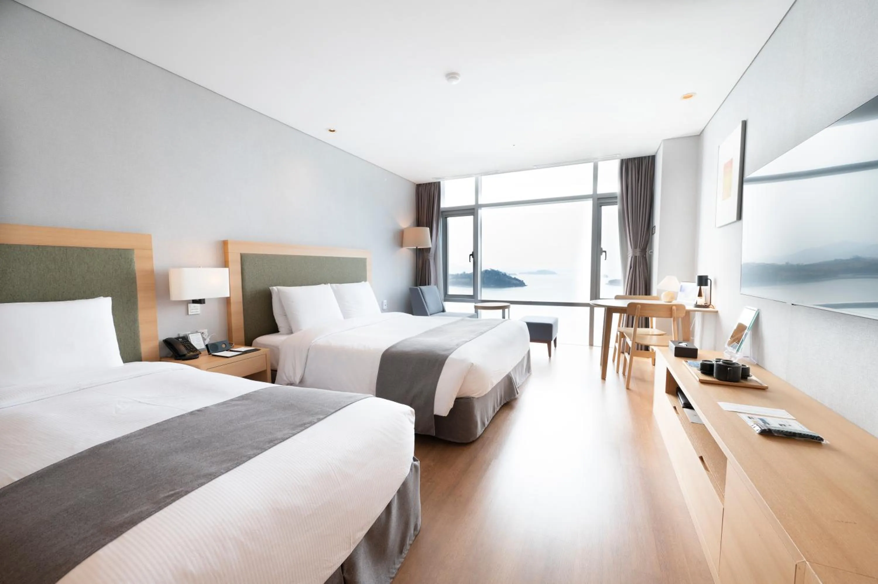 Sea view, Bed in Hidden Bay Hotel