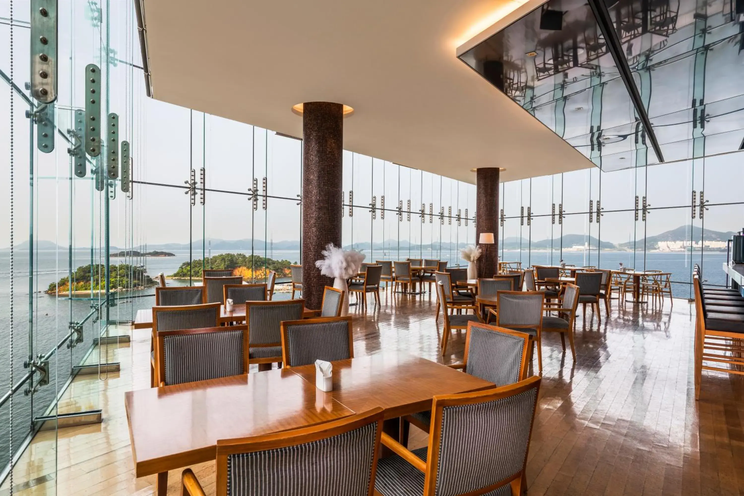 Restaurant/places to eat in Hidden Bay Hotel Restaurant/places to eat in Hidden Bay Hotel