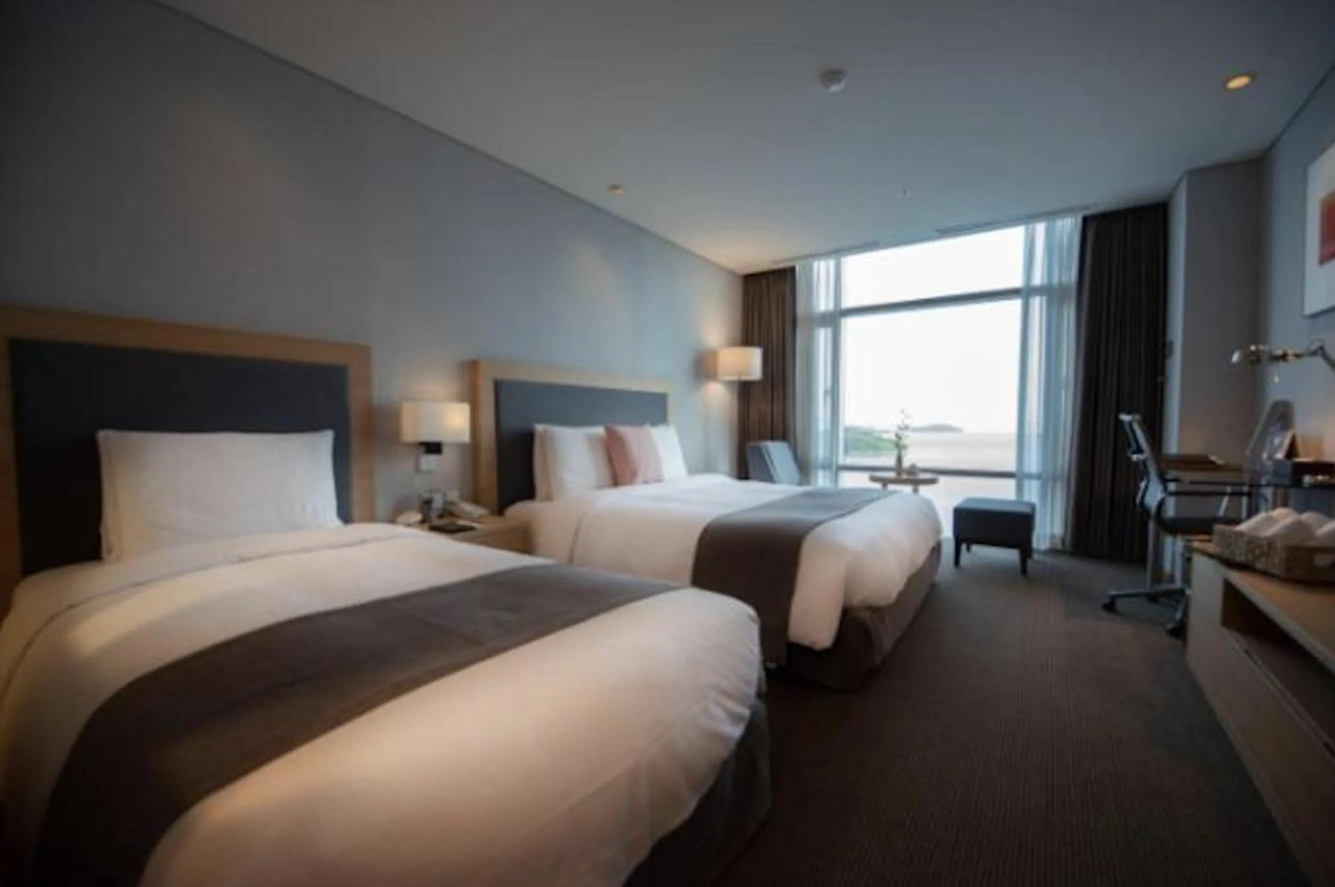 Bedroom, Bed in Hidden Bay Hotel