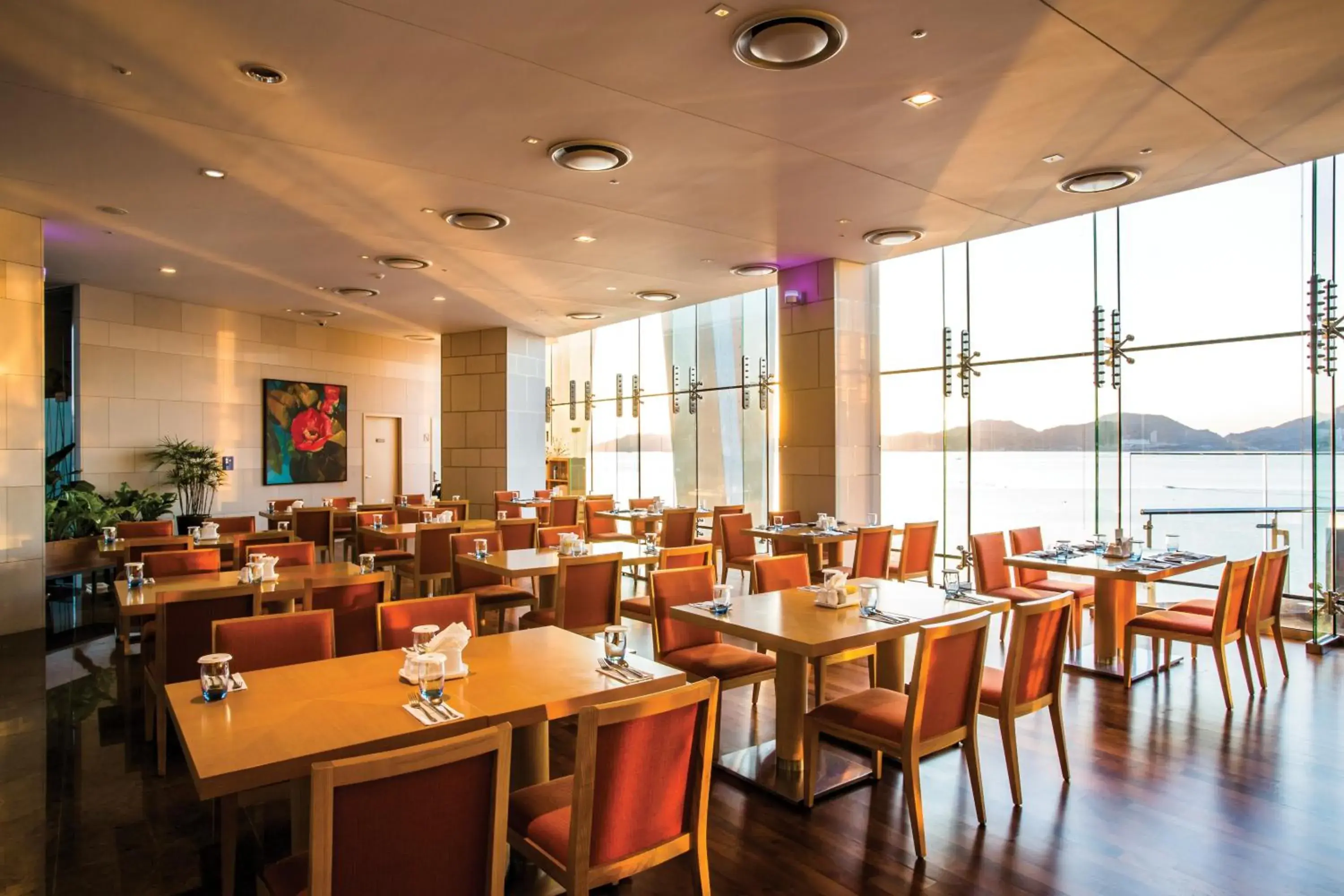 Restaurant/places to eat in Hidden Bay Hotel Restaurant/places to eat in Hidden Bay Hotel