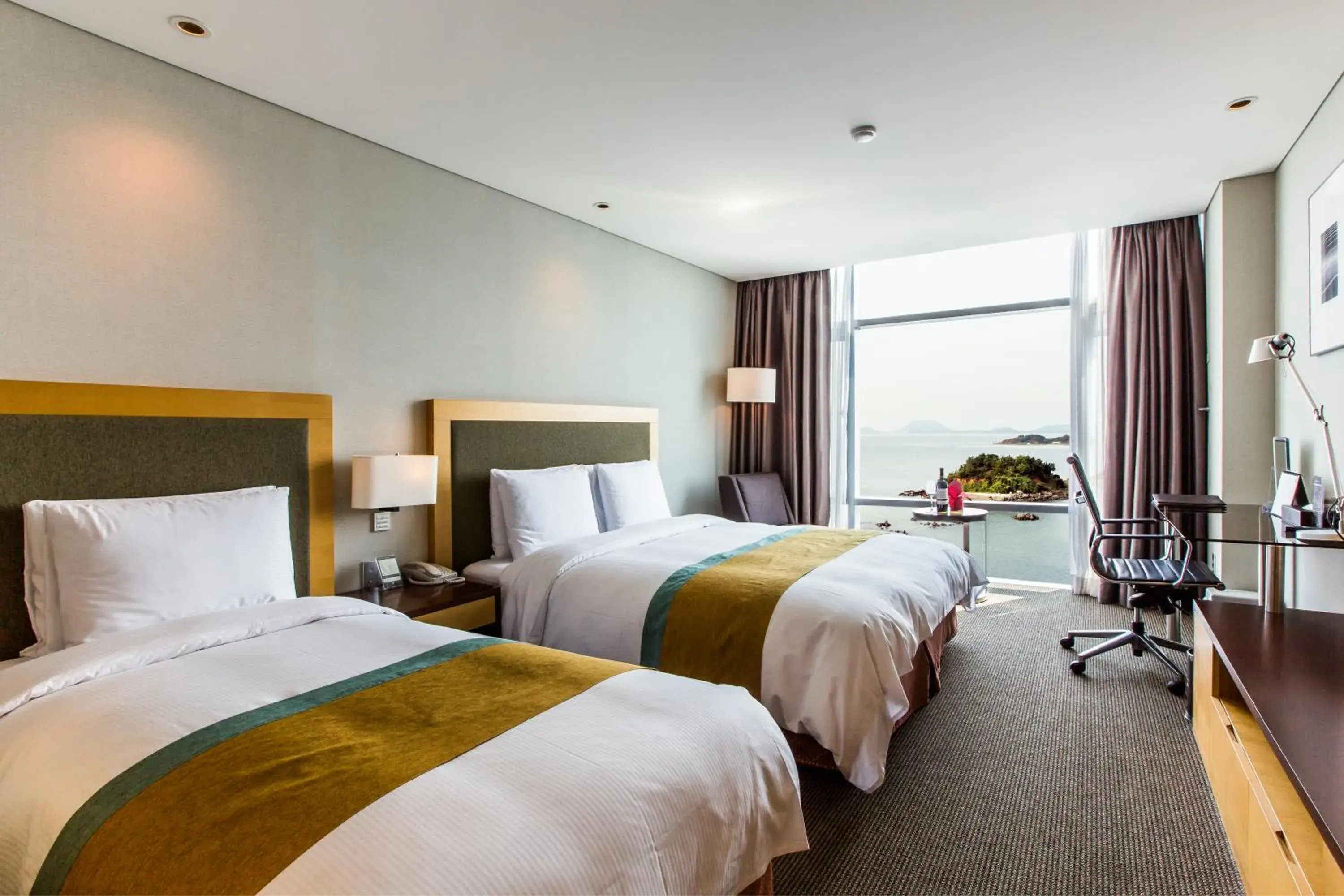 Deluxe Family Twin Room with Sea View in Hidden Bay Hotel Deluxe Family Twin Room with Sea View in Hidden Bay Hotel