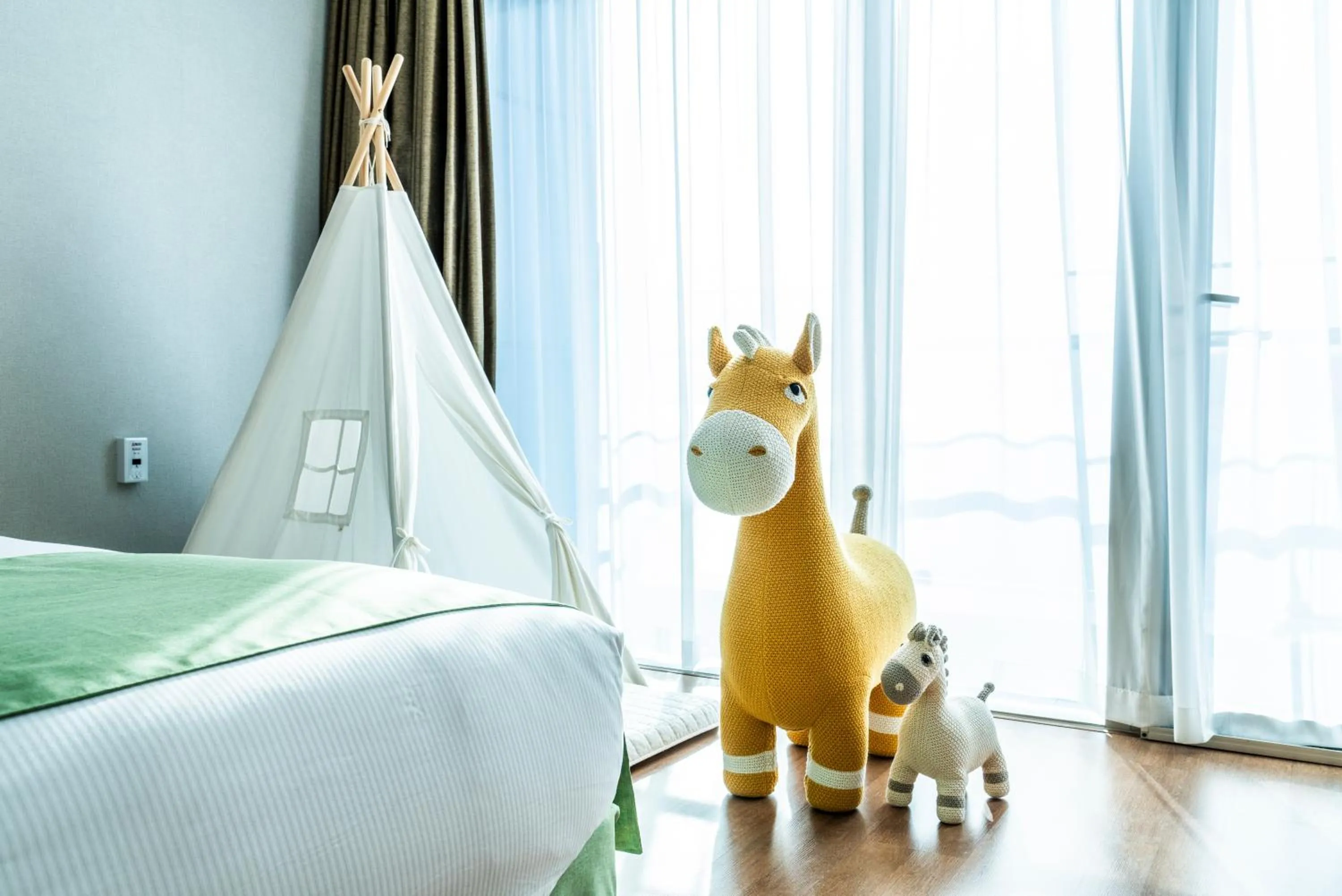 Bedroom, Bed in Hidden Bay Hotel