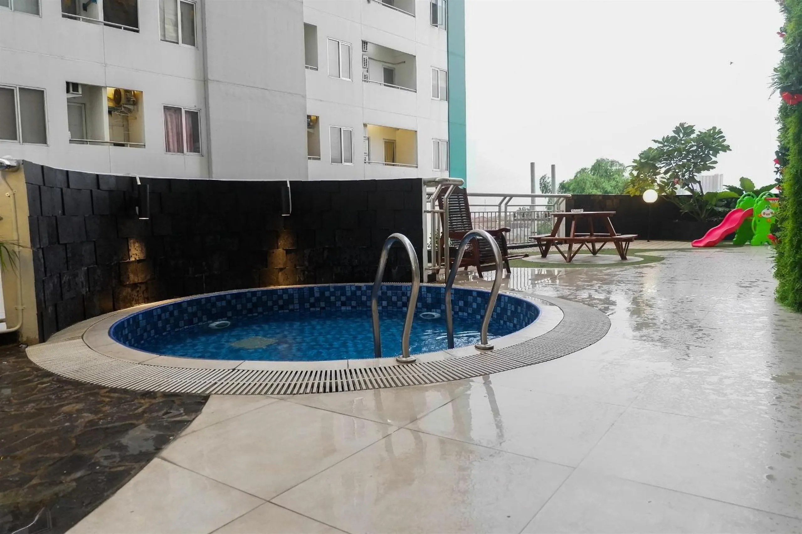 Property building in Modern Studio Apartment at Pavilion Permata 2 By Travelio