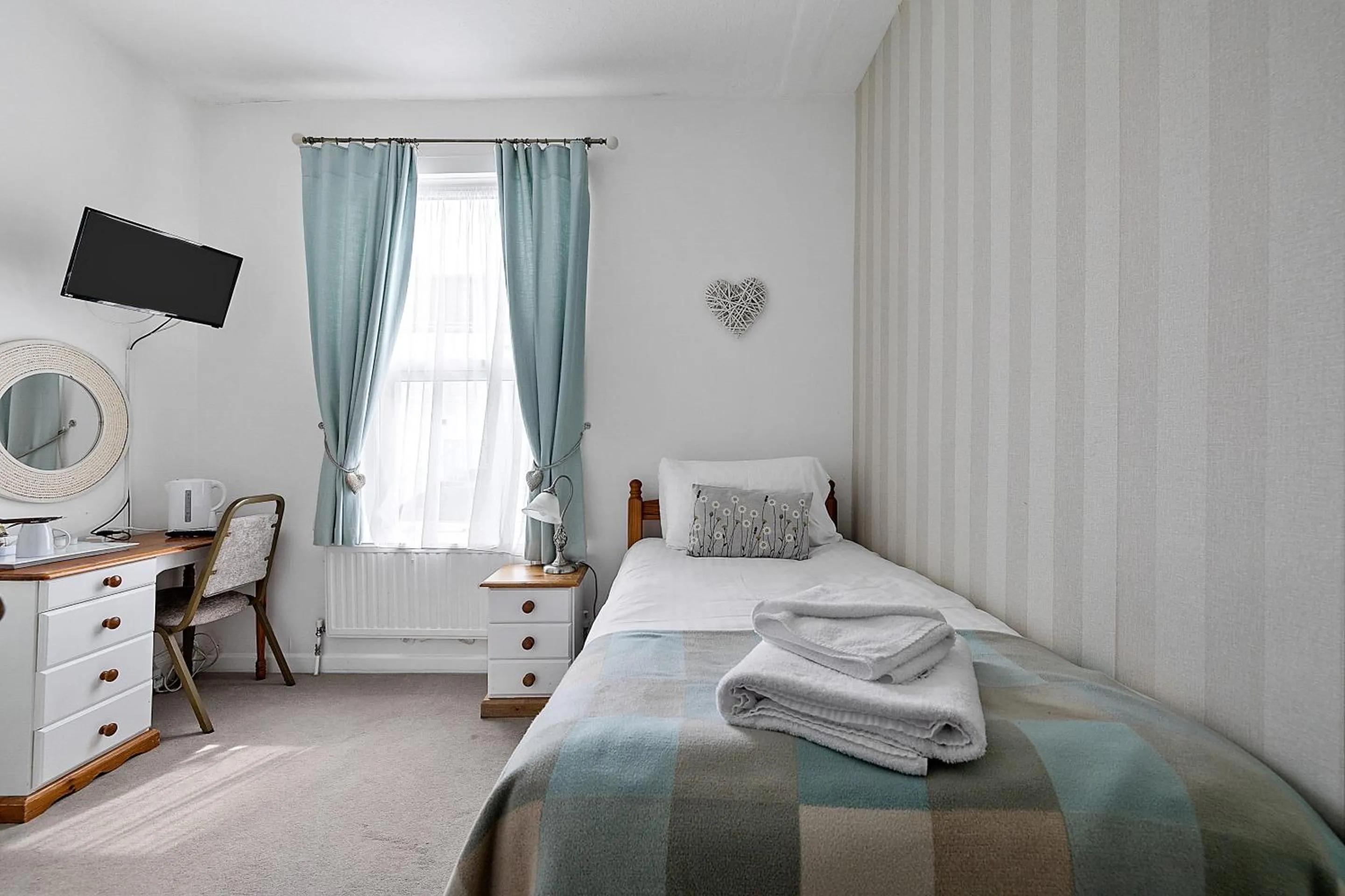 Bedroom, Bed in Imperial Plymouth