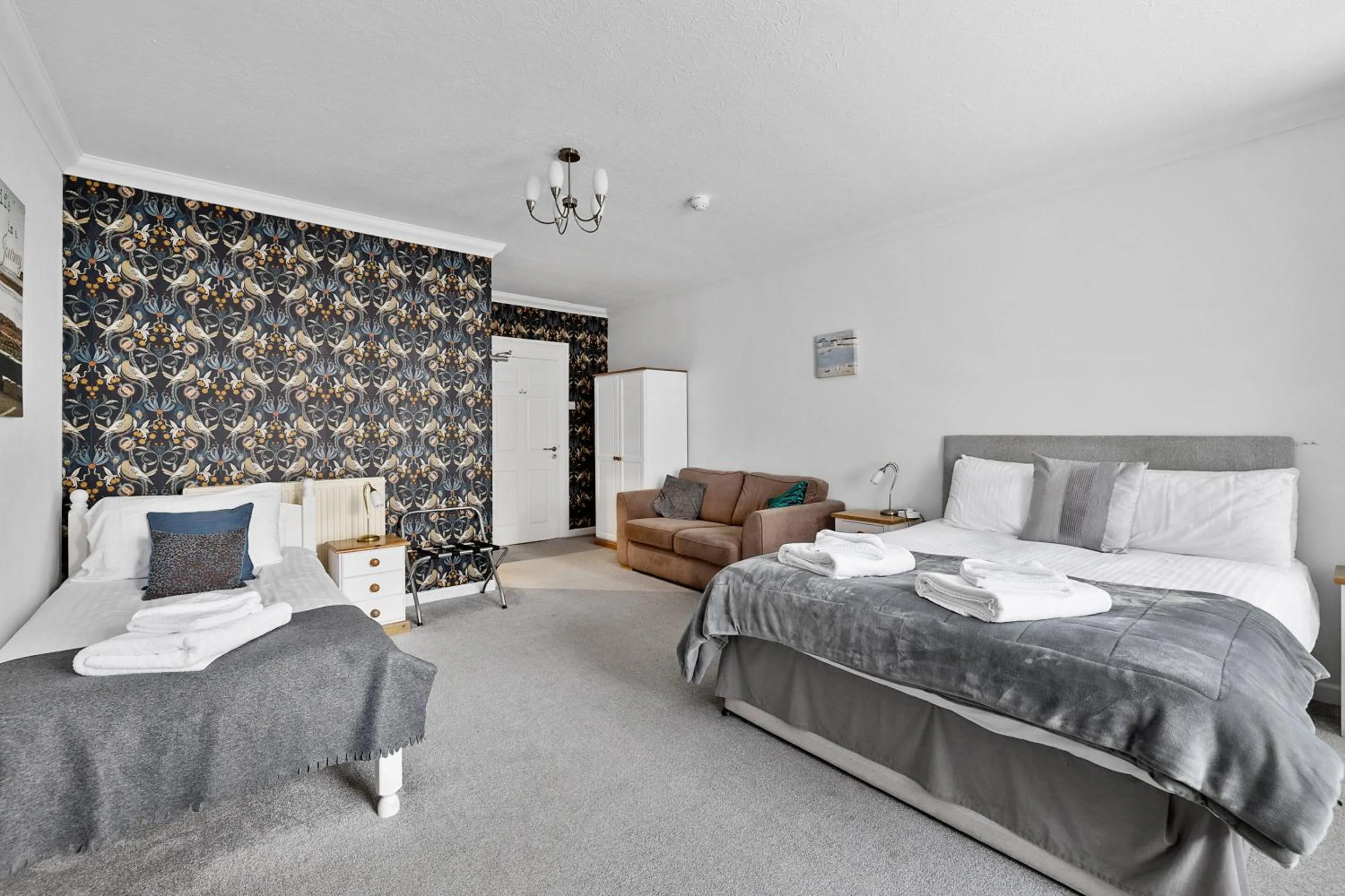 Bedroom, Bed in Imperial Plymouth