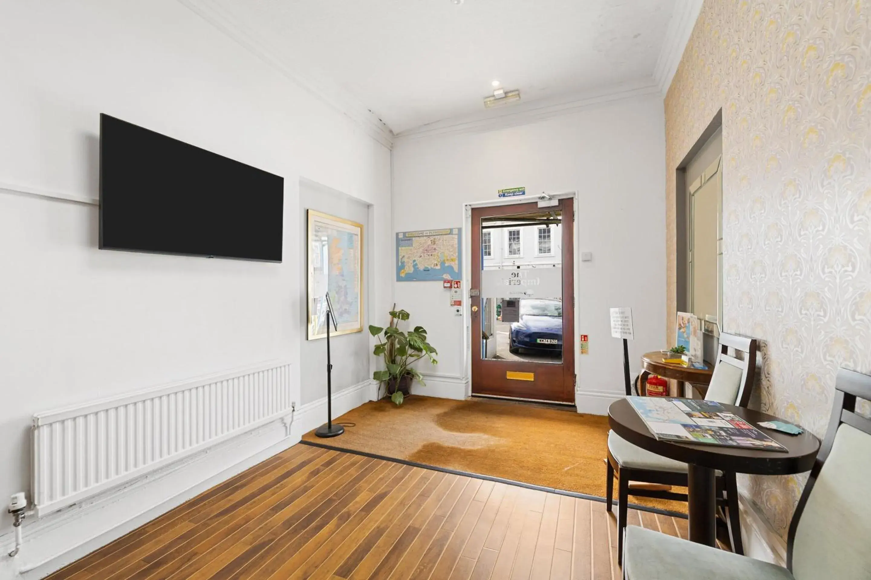 Facade/entrance in Imperial Plymouth Facade/entrance in Imperial Plymouth