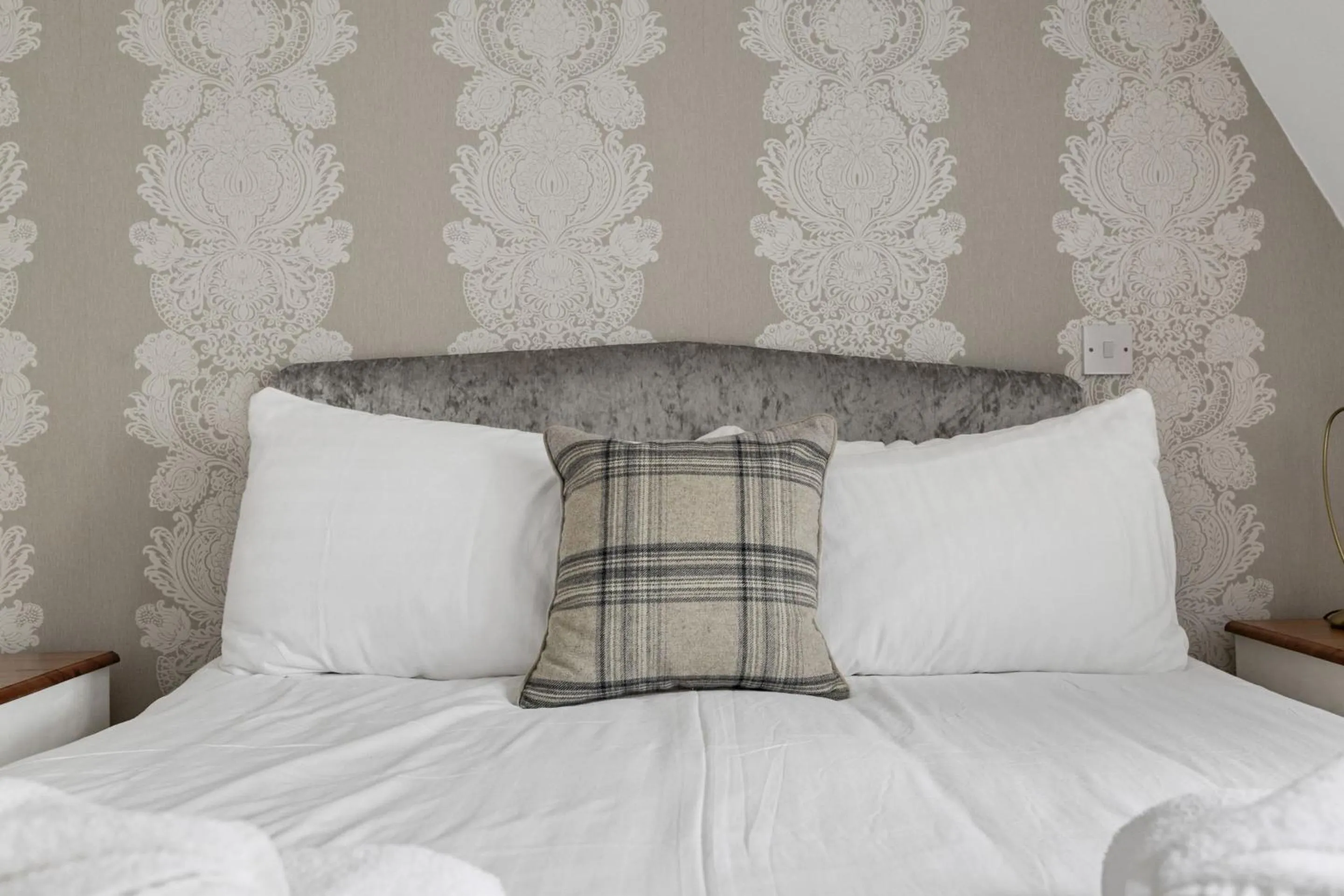 Bedroom, Bed in Imperial Plymouth