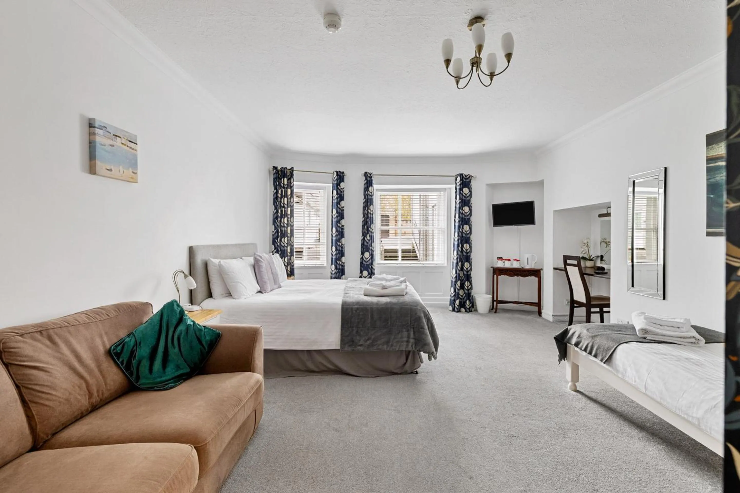 Bedroom, Bed in Imperial Plymouth