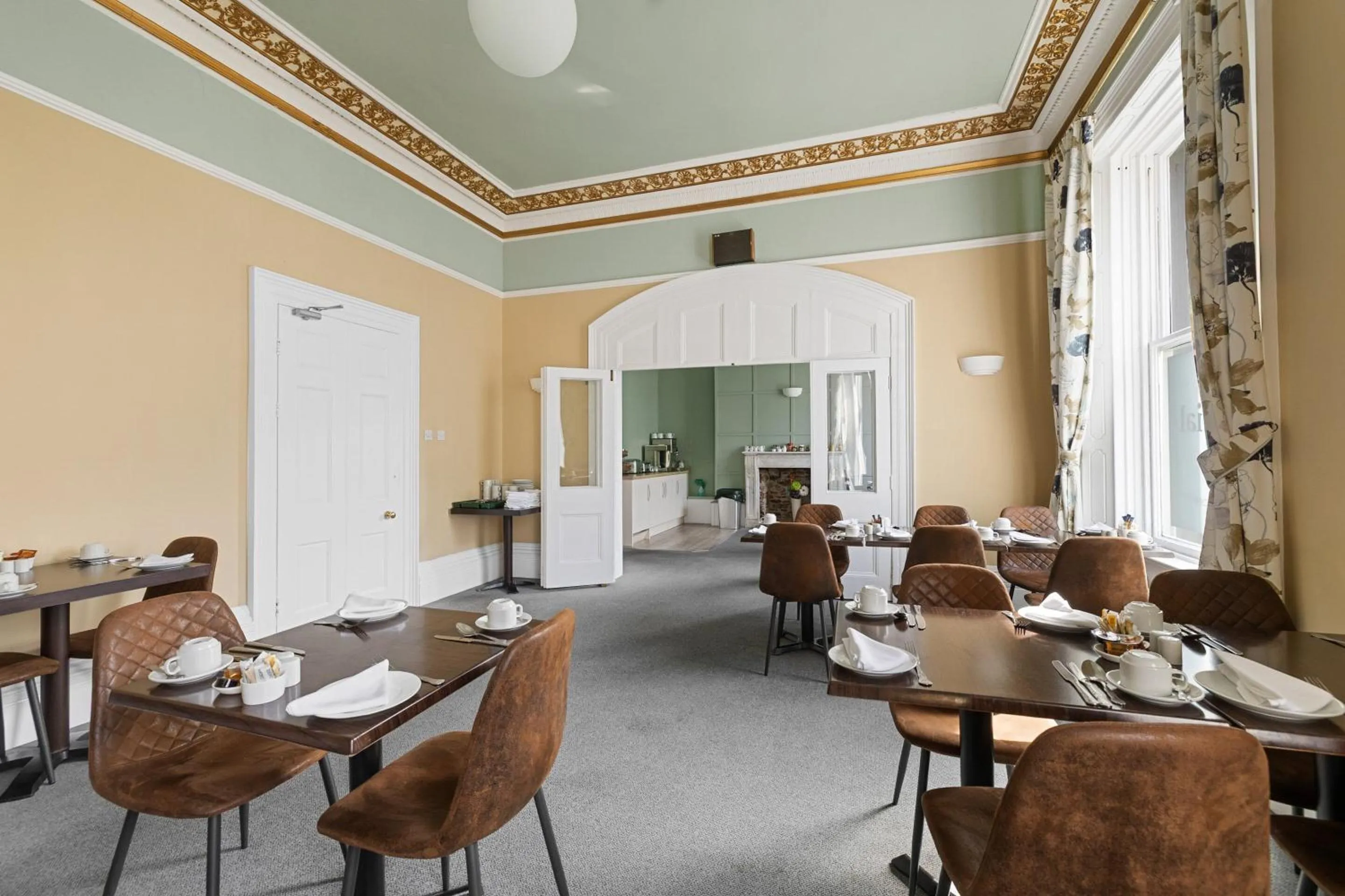 Dining area in Imperial Plymouth