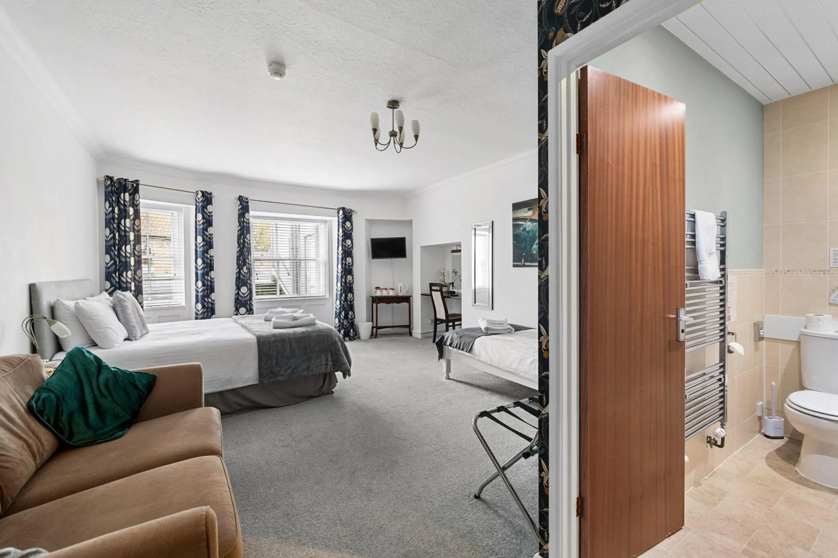 Bedroom, Bed in Imperial Plymouth