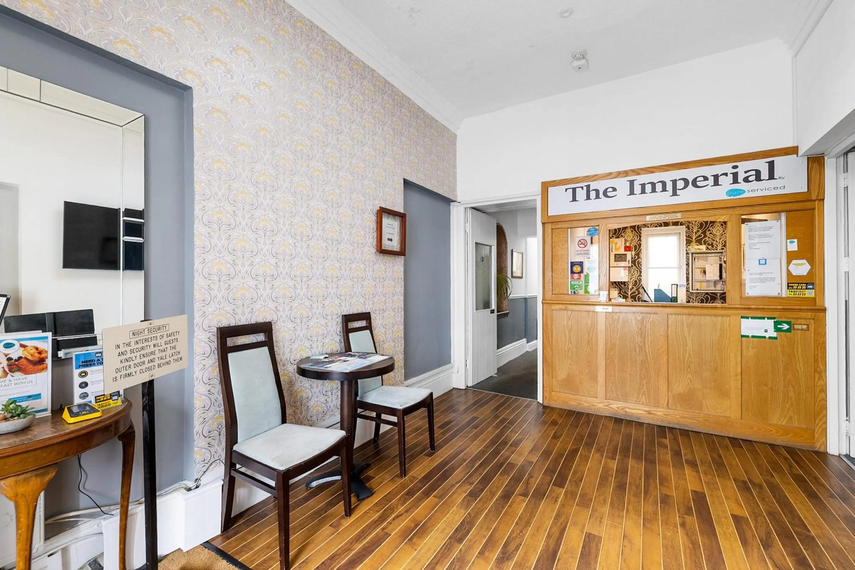 Facade/entrance in Imperial Plymouth