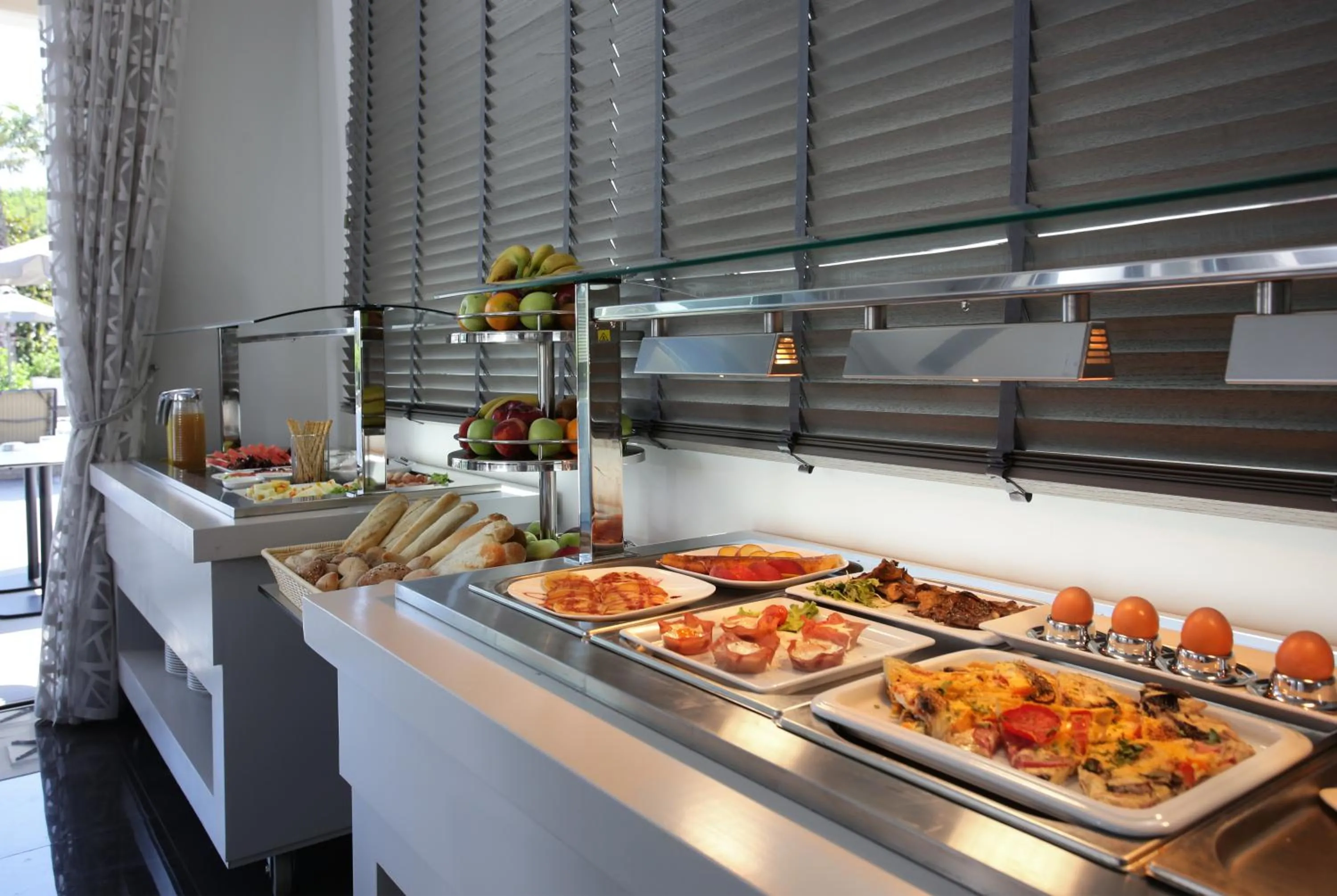 Food and drinks in Lagouvardos Village Hotel