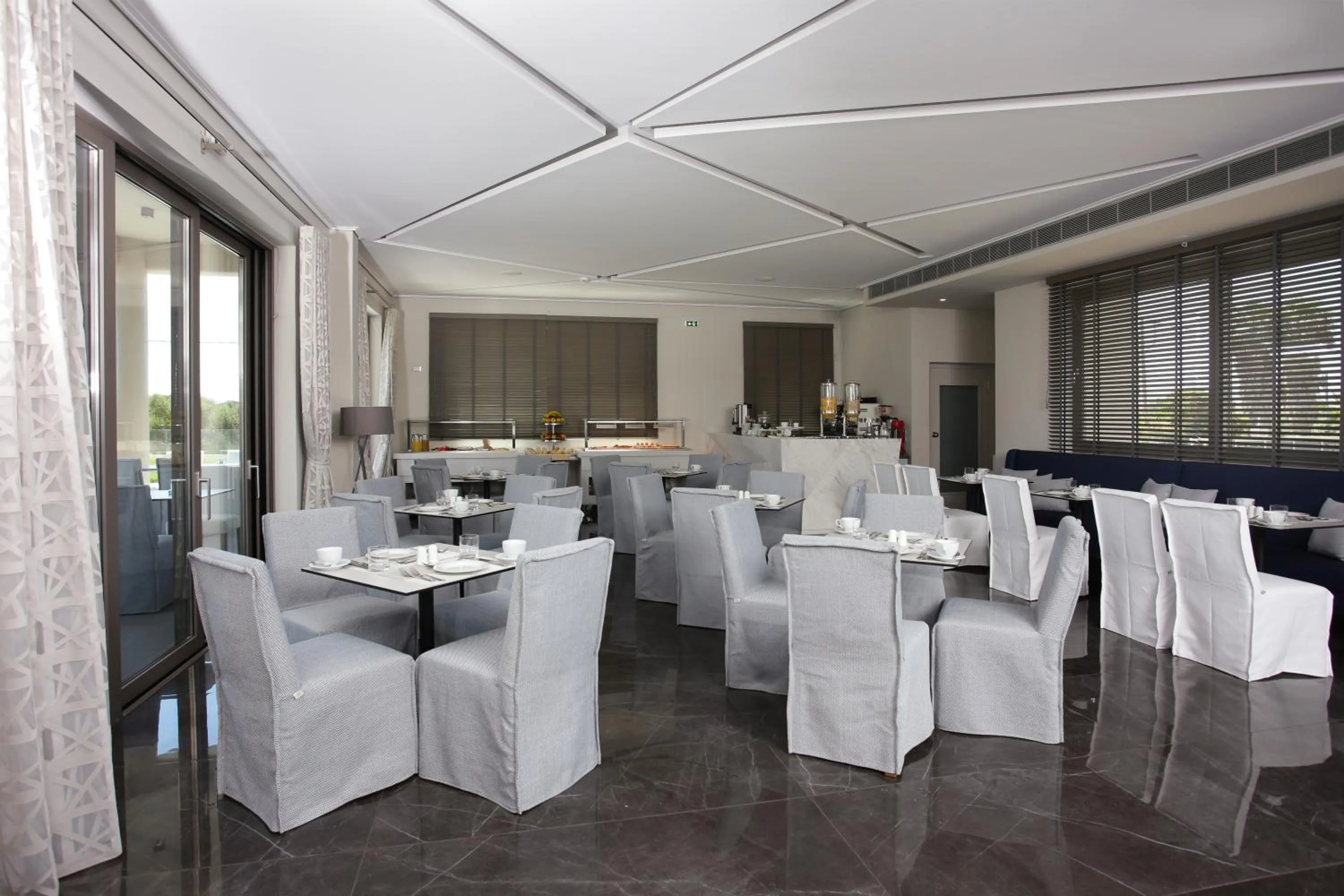 Restaurant/places to eat in Lagouvardos Village Hotel