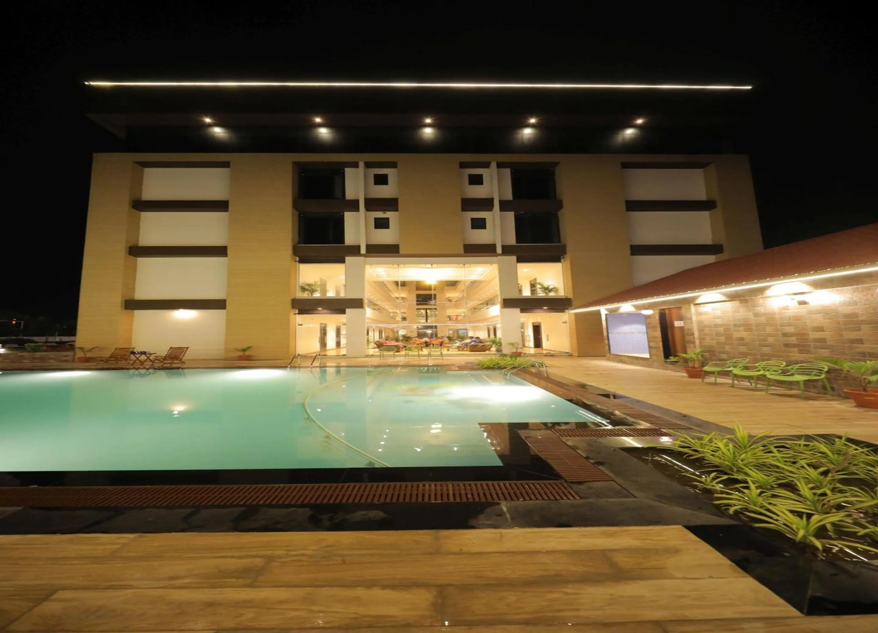 Swimming pool in Sarovar Portico, Somnath