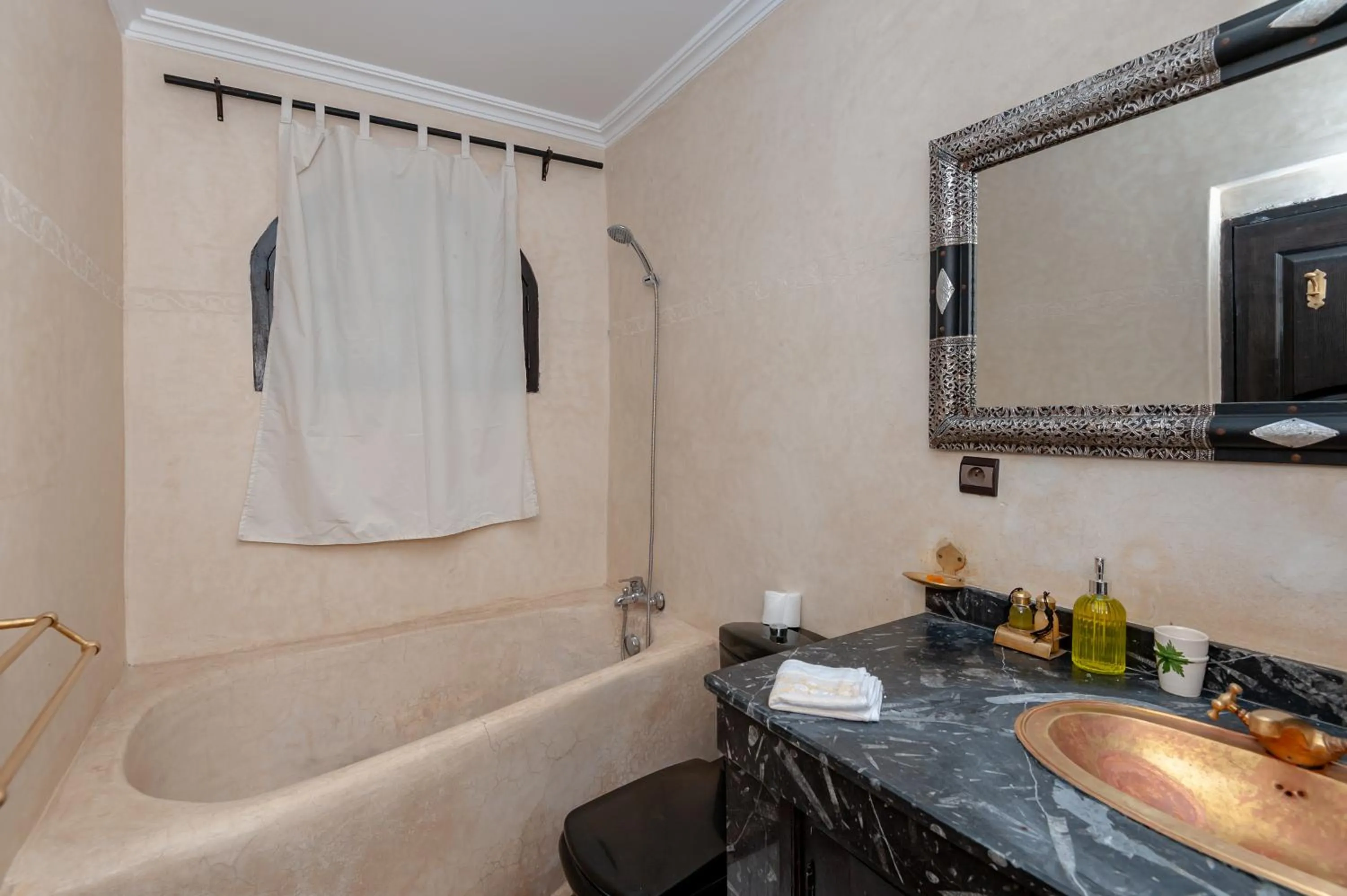 Shower in Riad Eldar