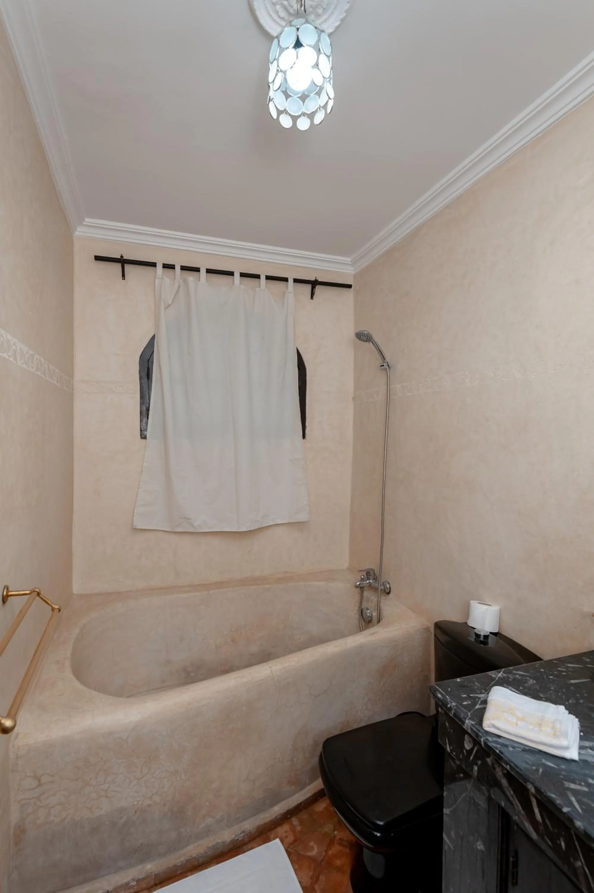Shower in Riad Eldar
