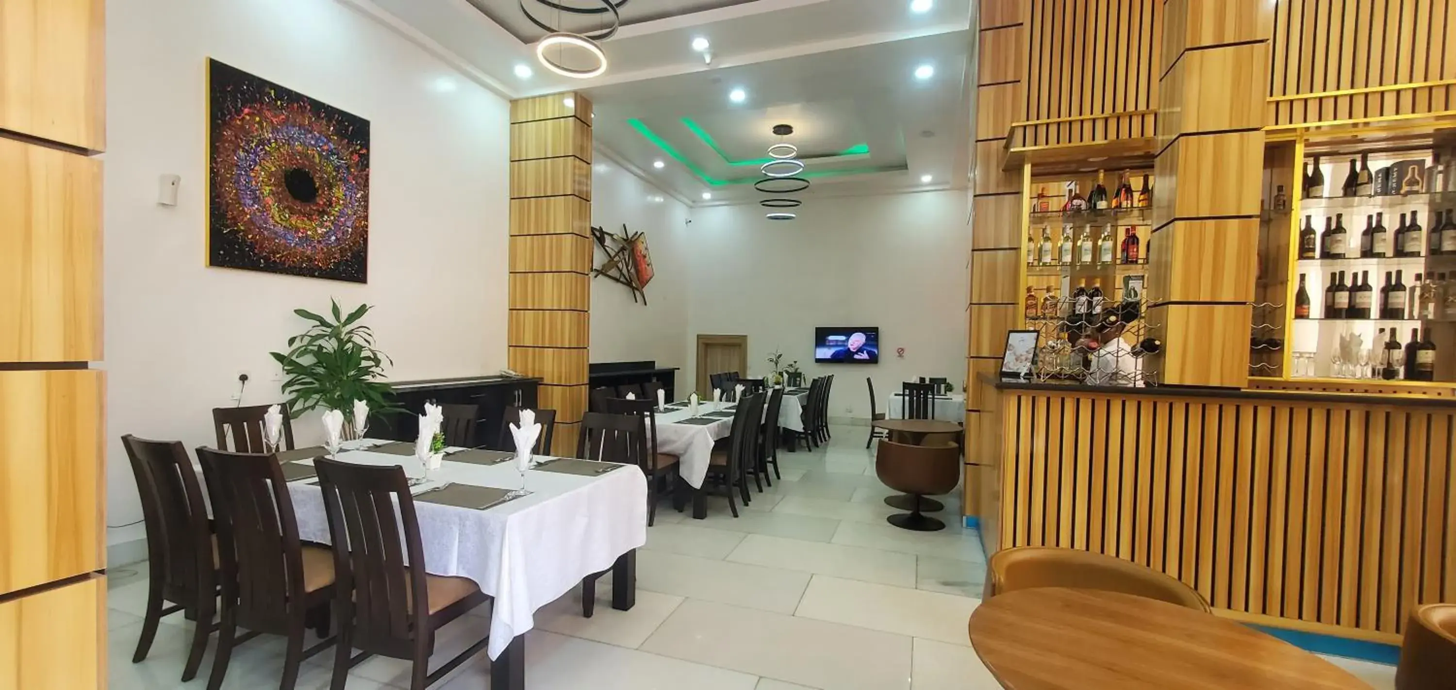 Restaurant/places to eat in Dalchifit Suites by Premium Swiss Hospitality Restaurant/places to eat in Dalchifit Suites by Premium Swiss Hospitality