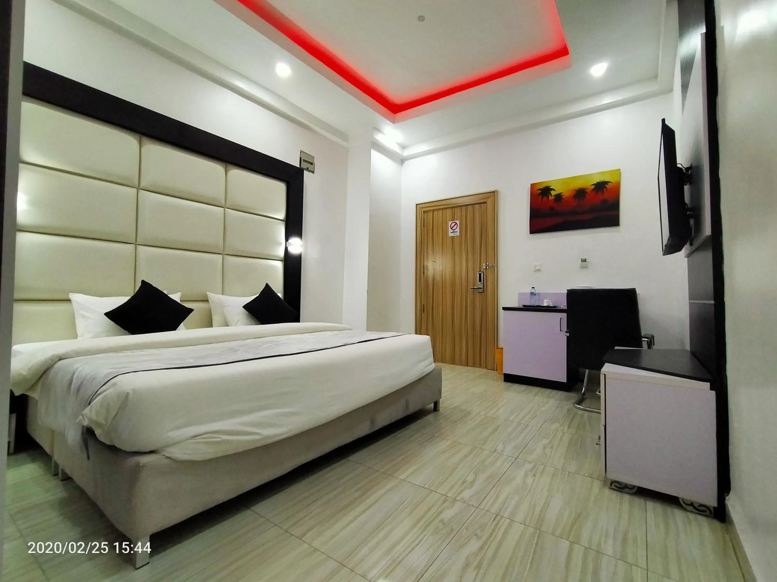 Bed in Dalchifit Suites by Premium Swiss Hospitality