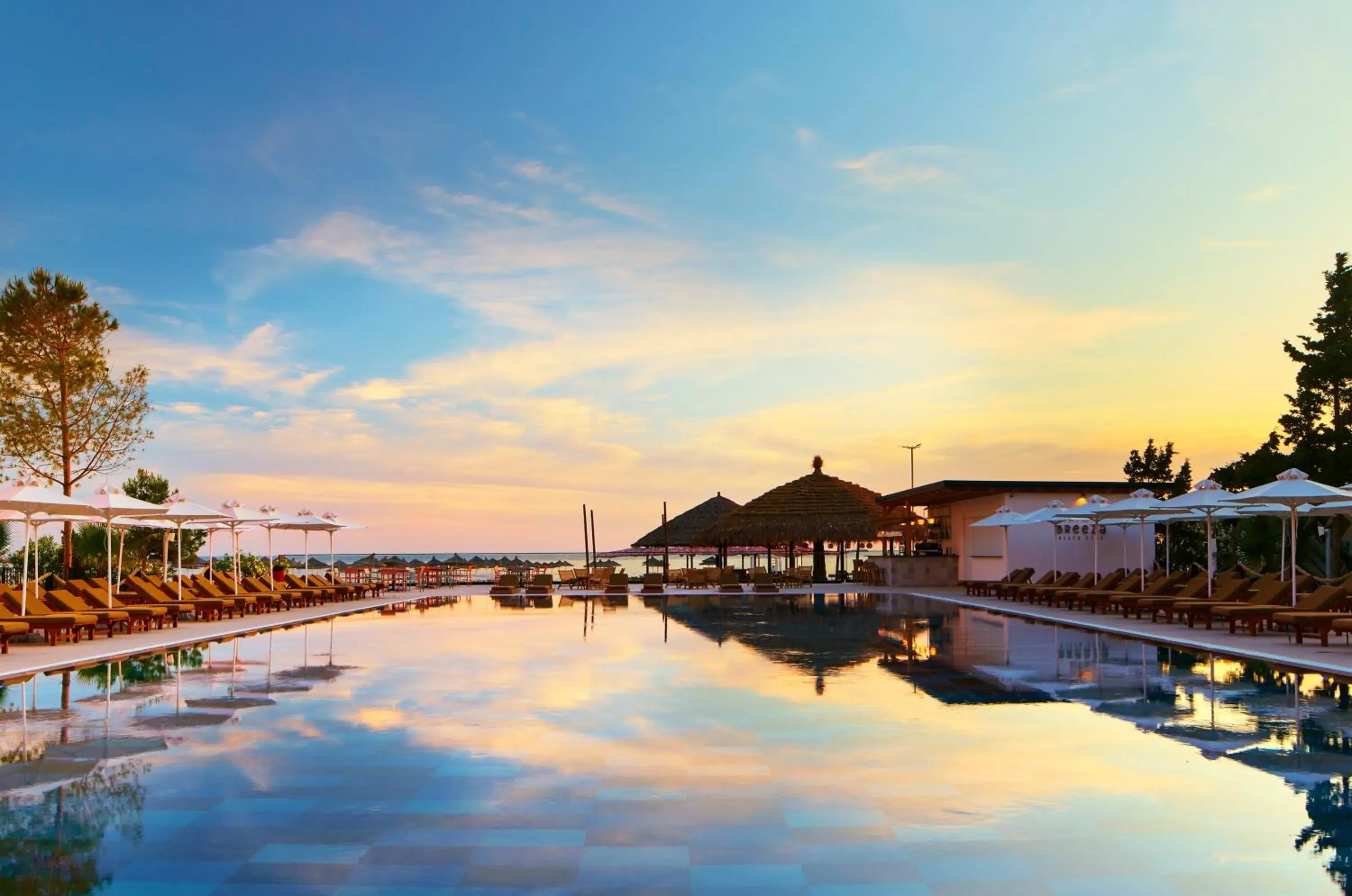 Swimming pool in Sol Tropikal Durrës Swimming pool in Sol Tropikal Durrës