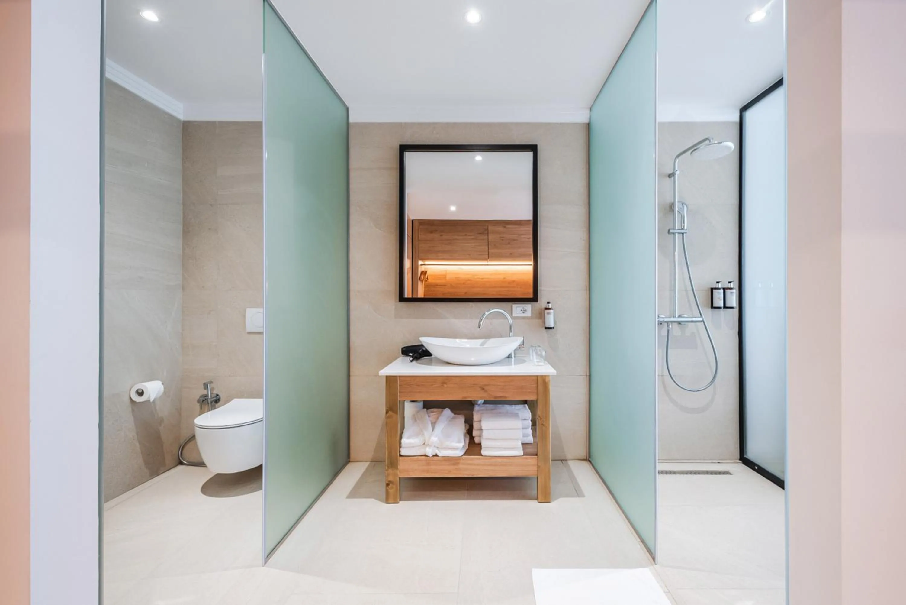 Shower in Sol Tropikal Durrës