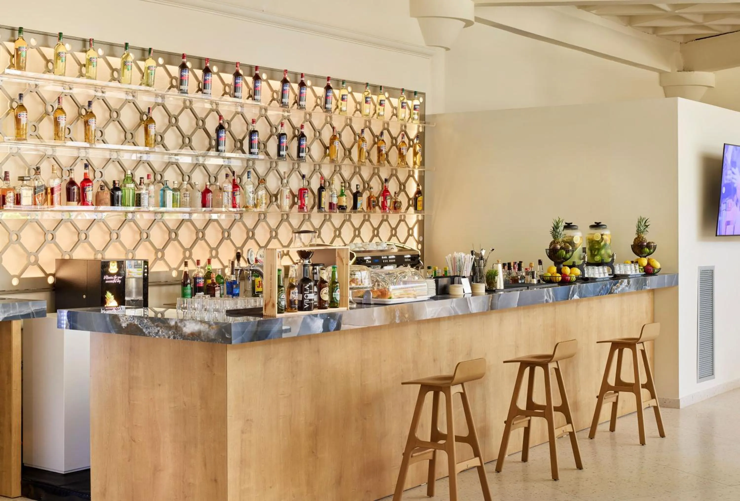 Lounge or bar in SOL Tropikal Durres