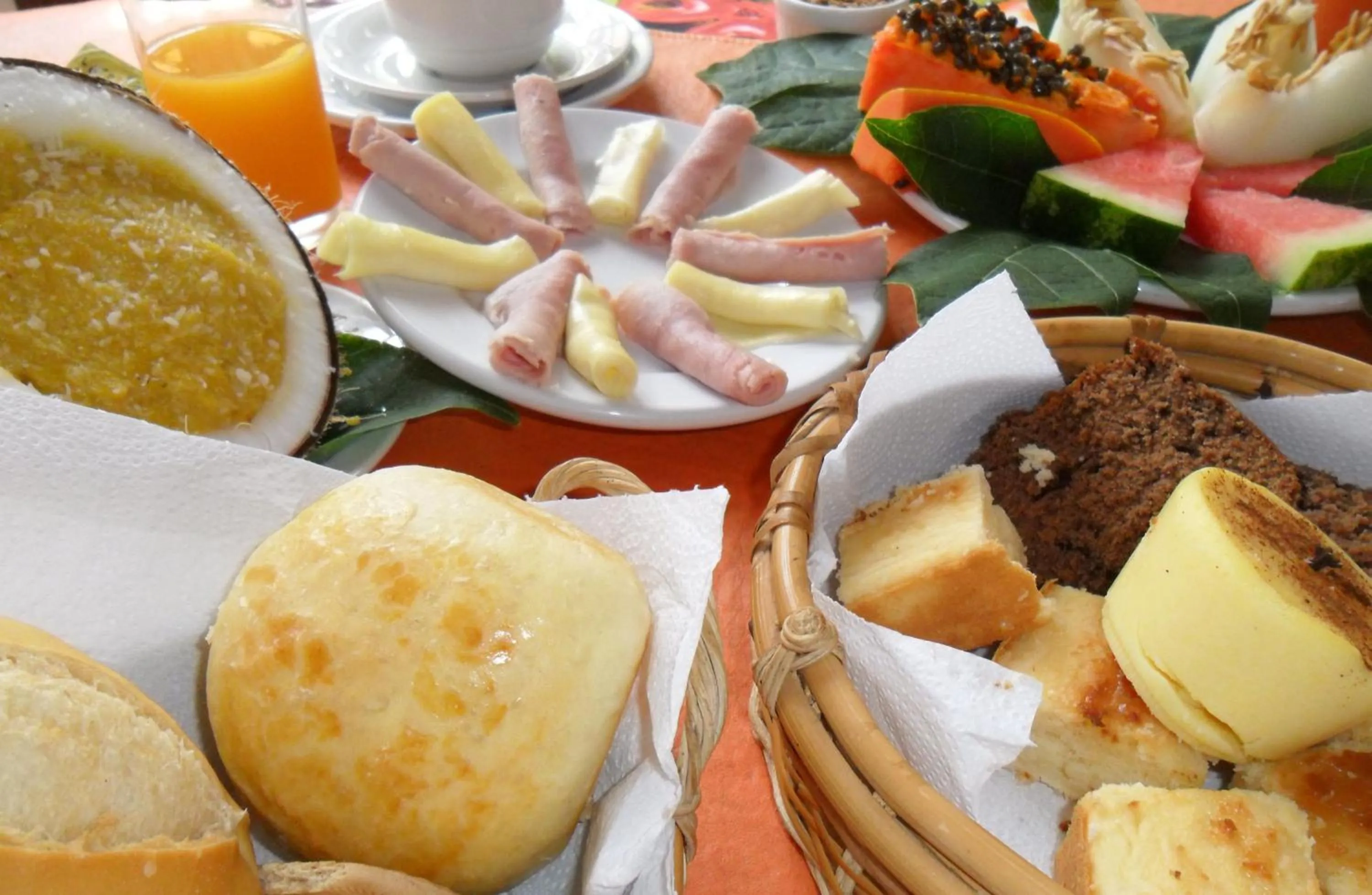 Food and drinks in Pousada Dos Girassois Prado