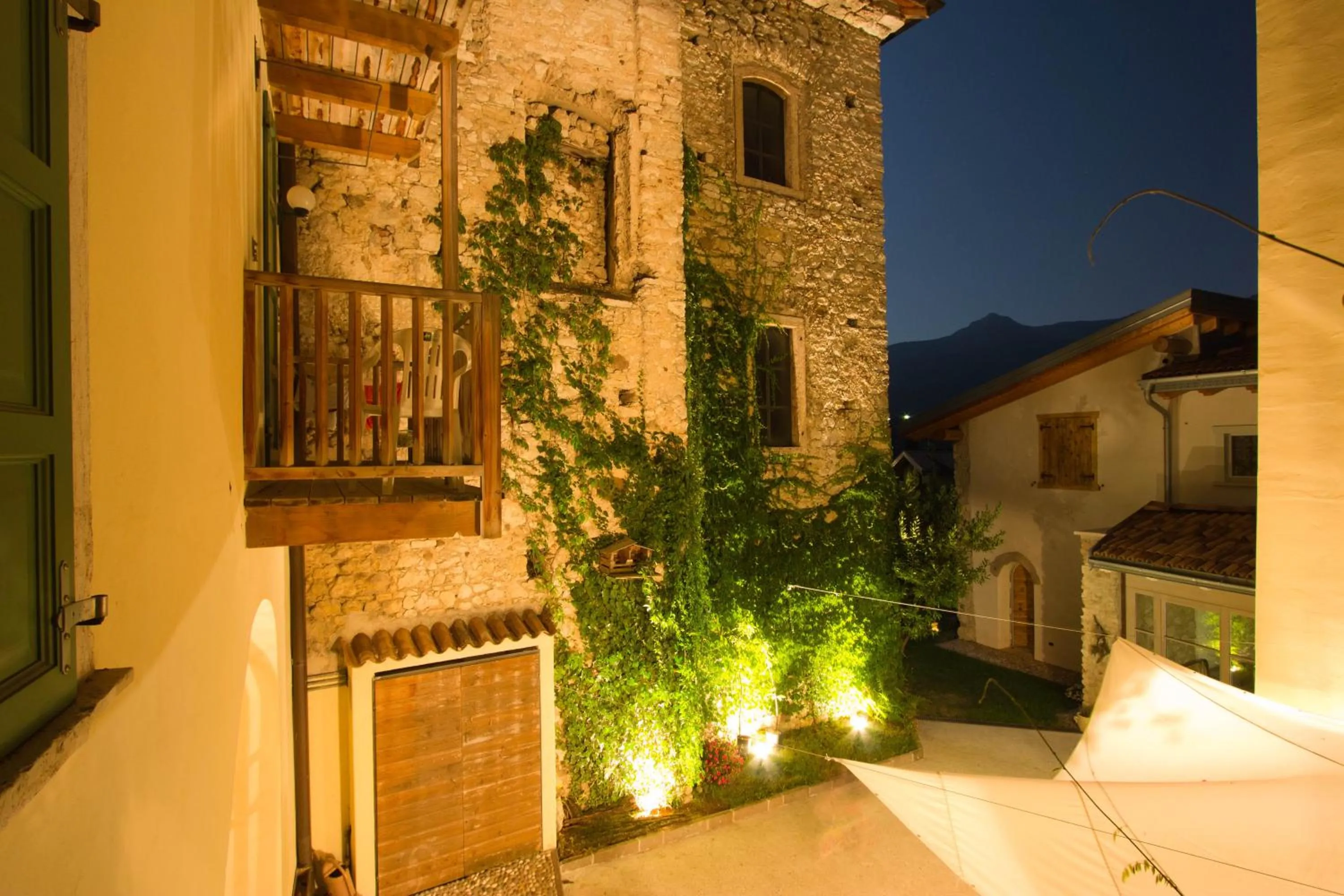 Property building in Villa Monica