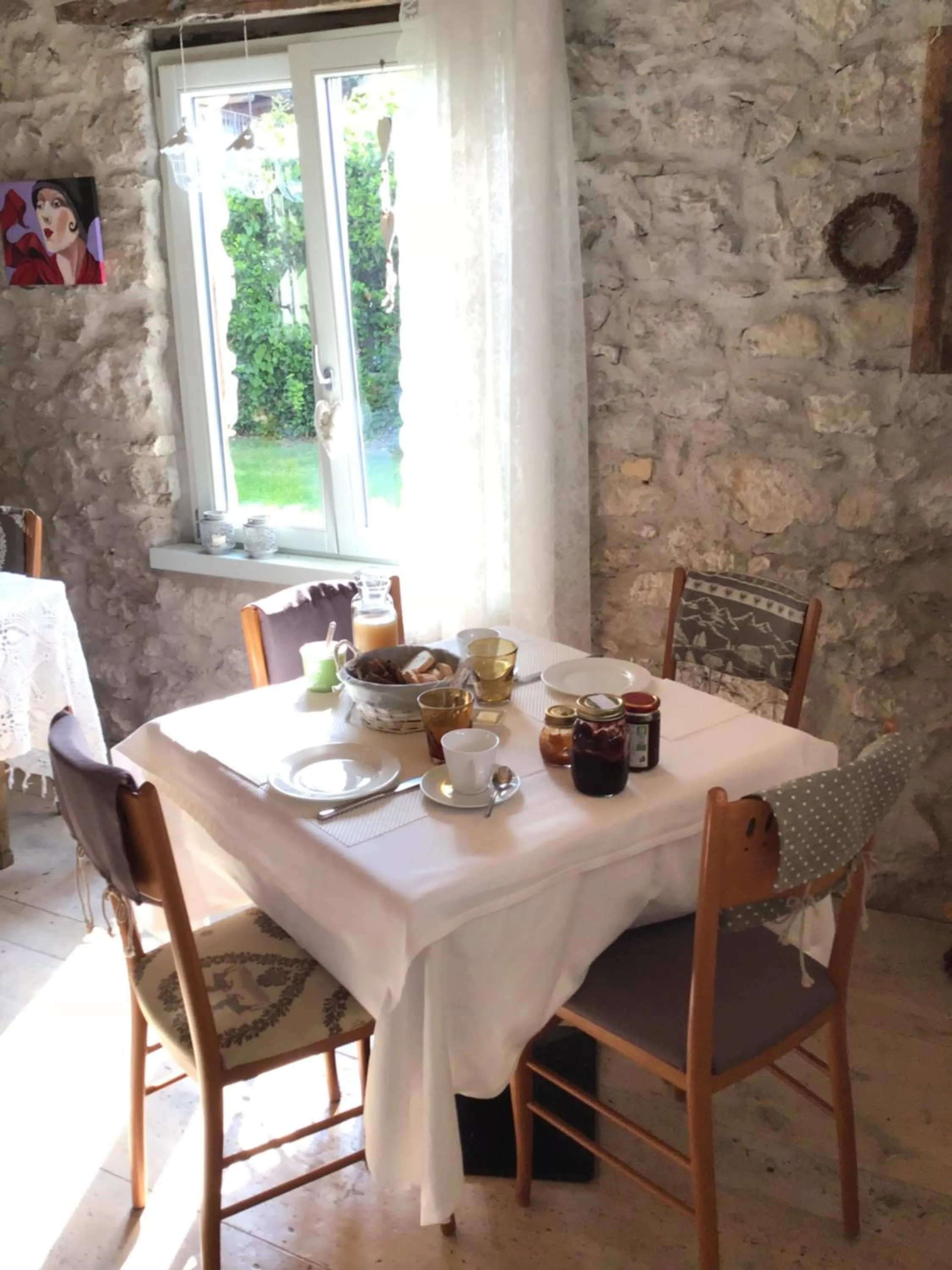 Restaurant/places to eat in Villa Monica