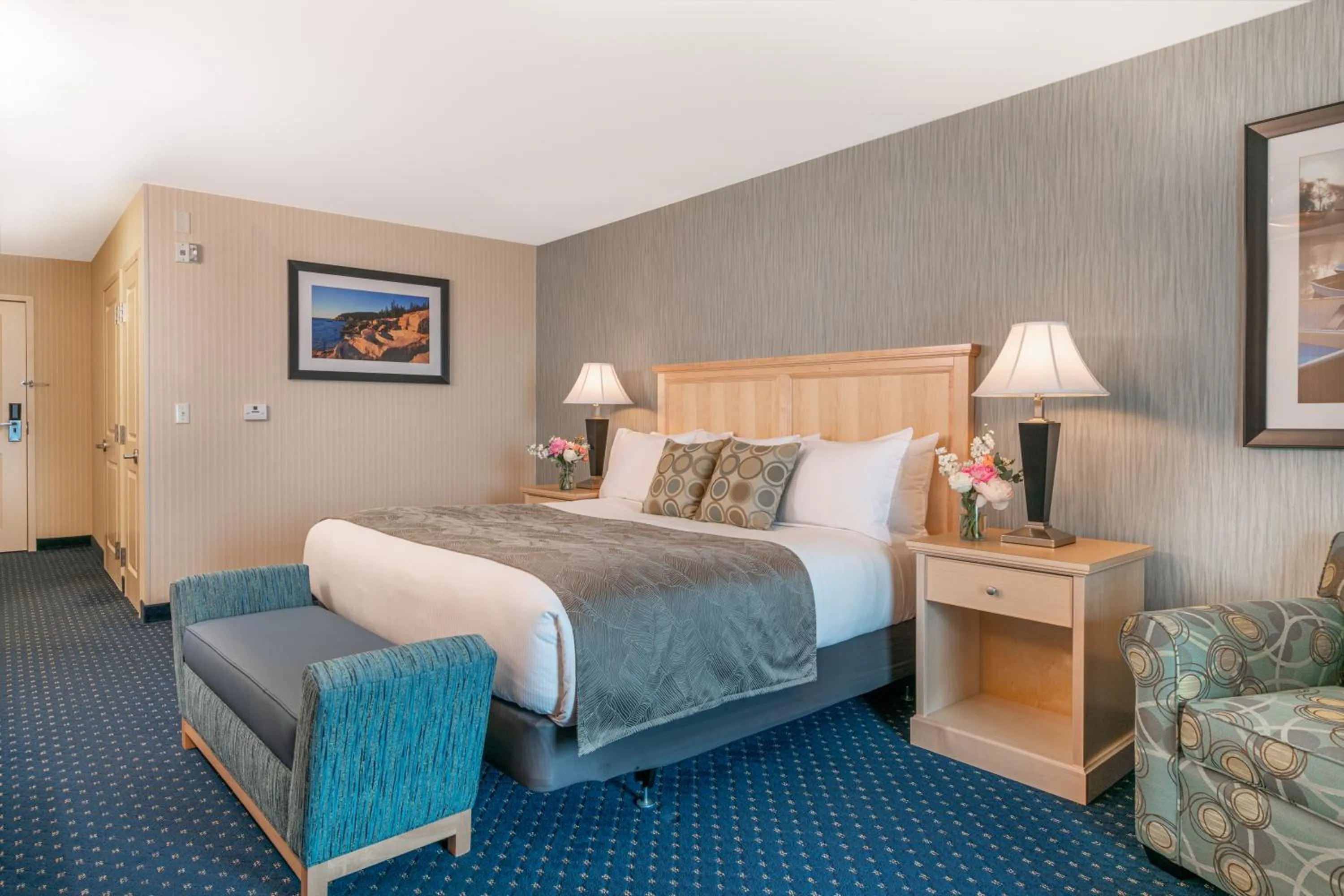 Bed in Atlantic Oceanside Hotel & Conference Center