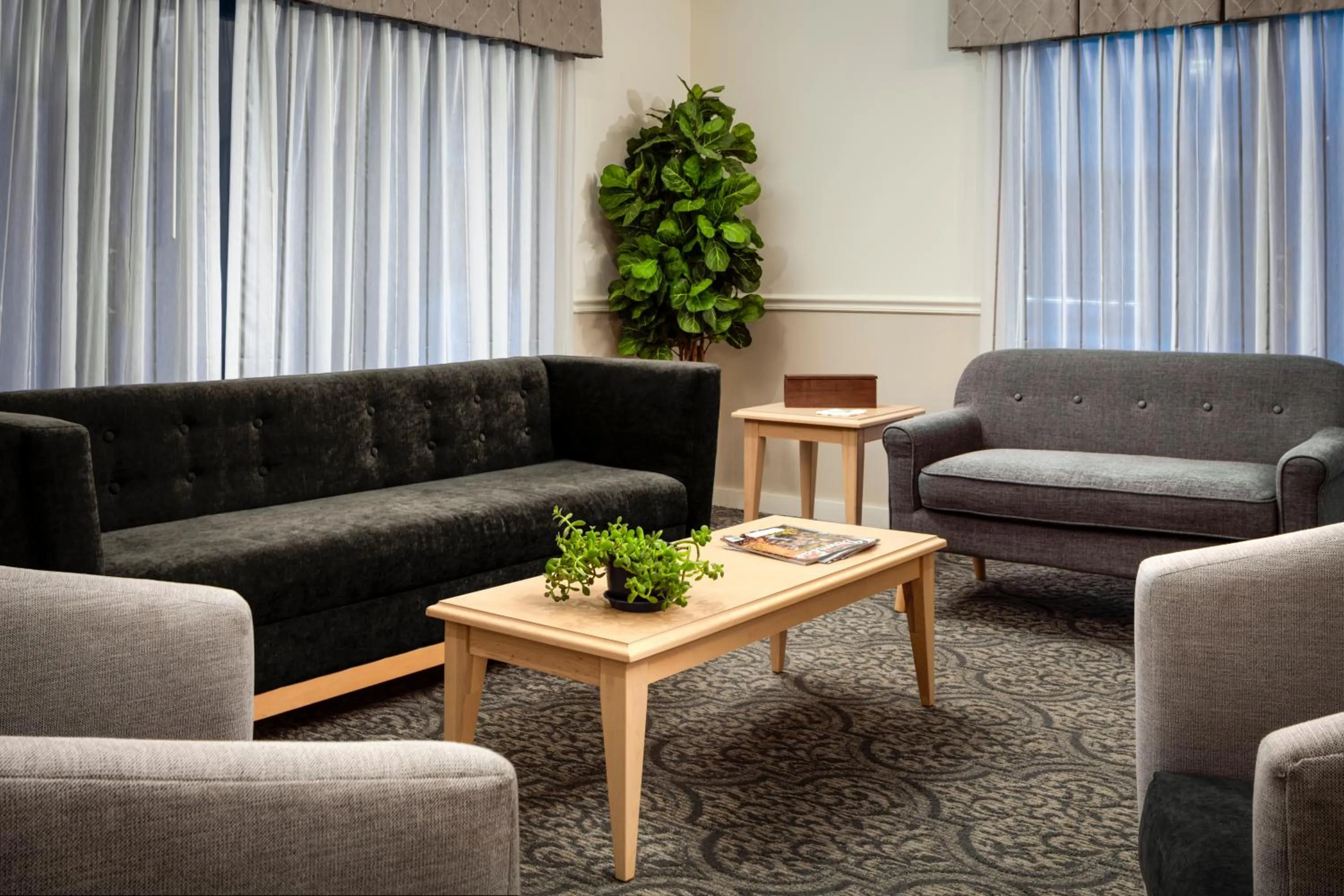Seating area in Atlantic Oceanside Hotel & Conference Center