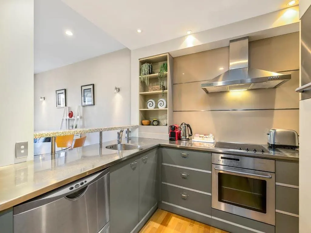 Enormous CBD 1BR Unit with Parking by Zodiak Stays