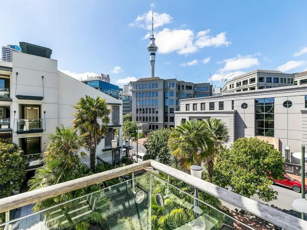 Enormous CBD 1BR Unit with Parking by Zodiak Stays