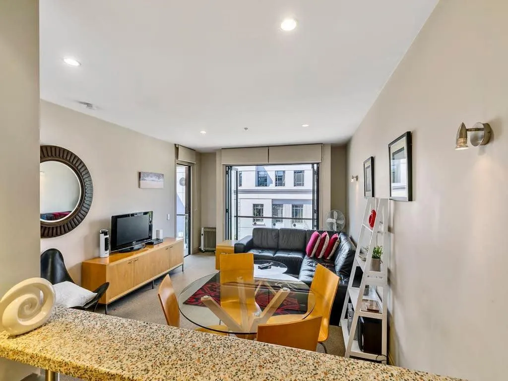 Enormous CBD 1BR Unit with Parking by Zodiak Stays