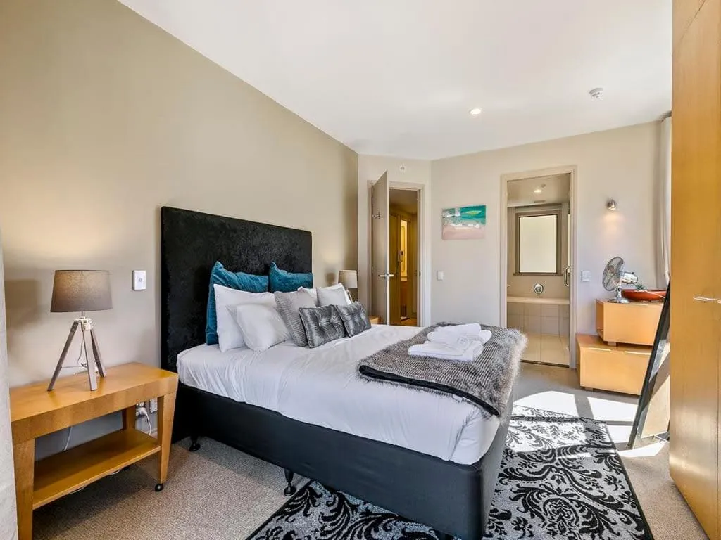 Bed in Enormous CBD 1BR Unit with Parking by Zodiak Stays