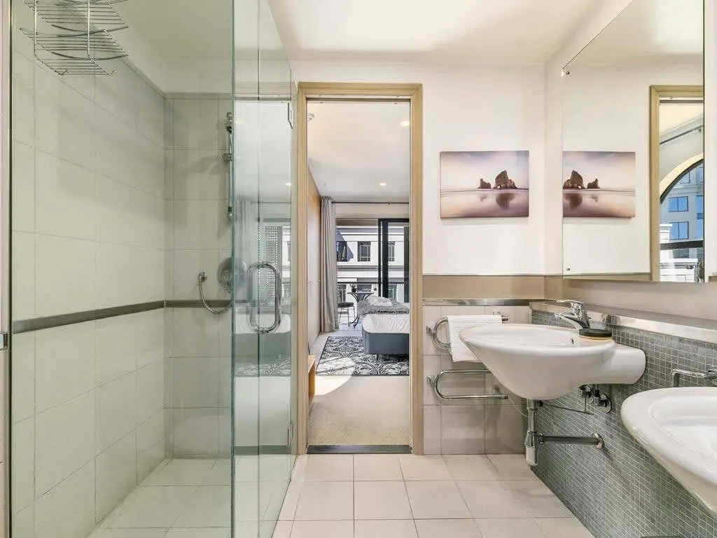 Enormous CBD 1BR Unit with Parking by Zodiak Stays